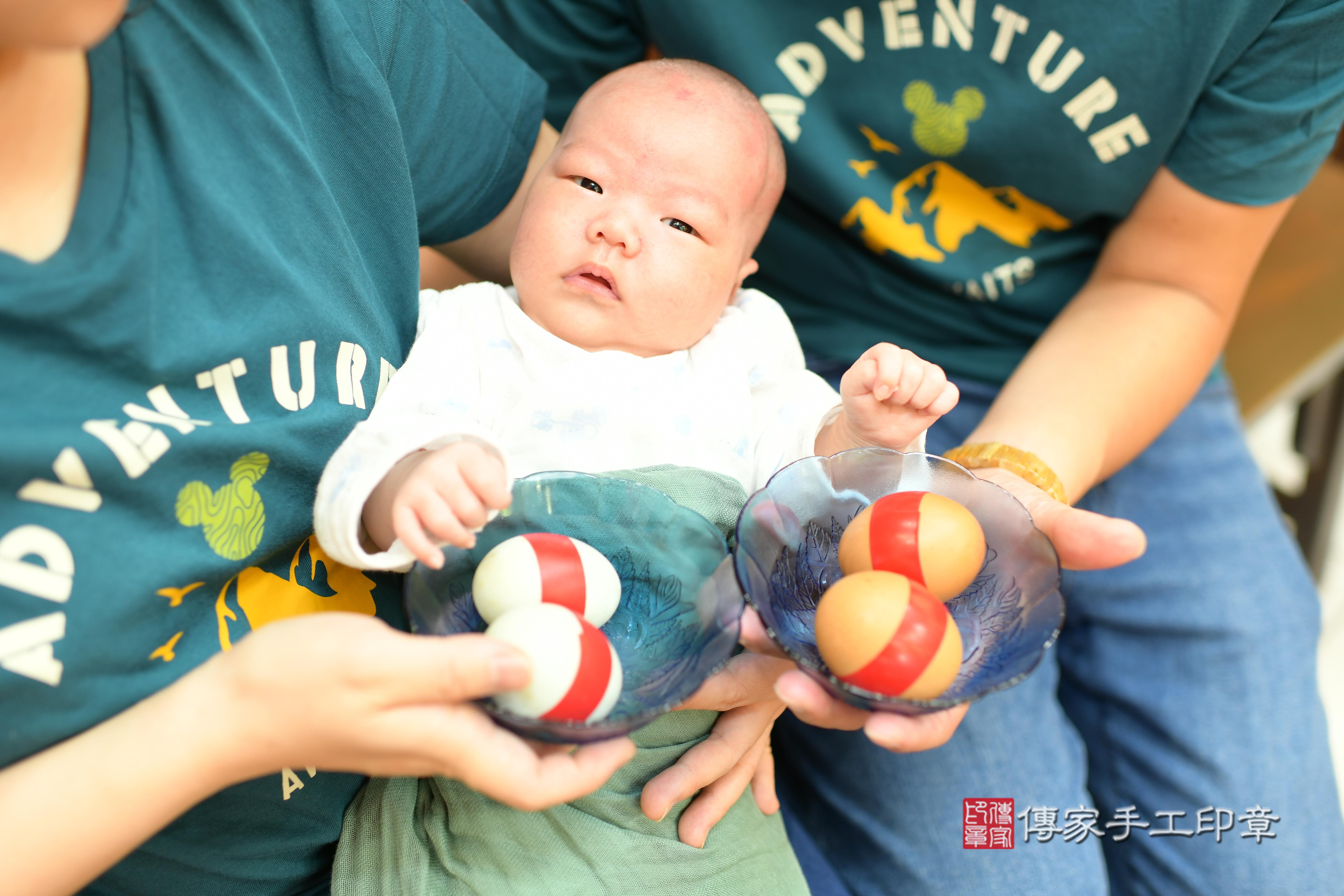 傳家手工印章台南店、抓周、度脺、中國風會場、傳家嬰兒古禮、吉祥話、抓周道具物品24種、拍照。抓周證書。寶寶抓周、滿周歲、生日快樂、祝福