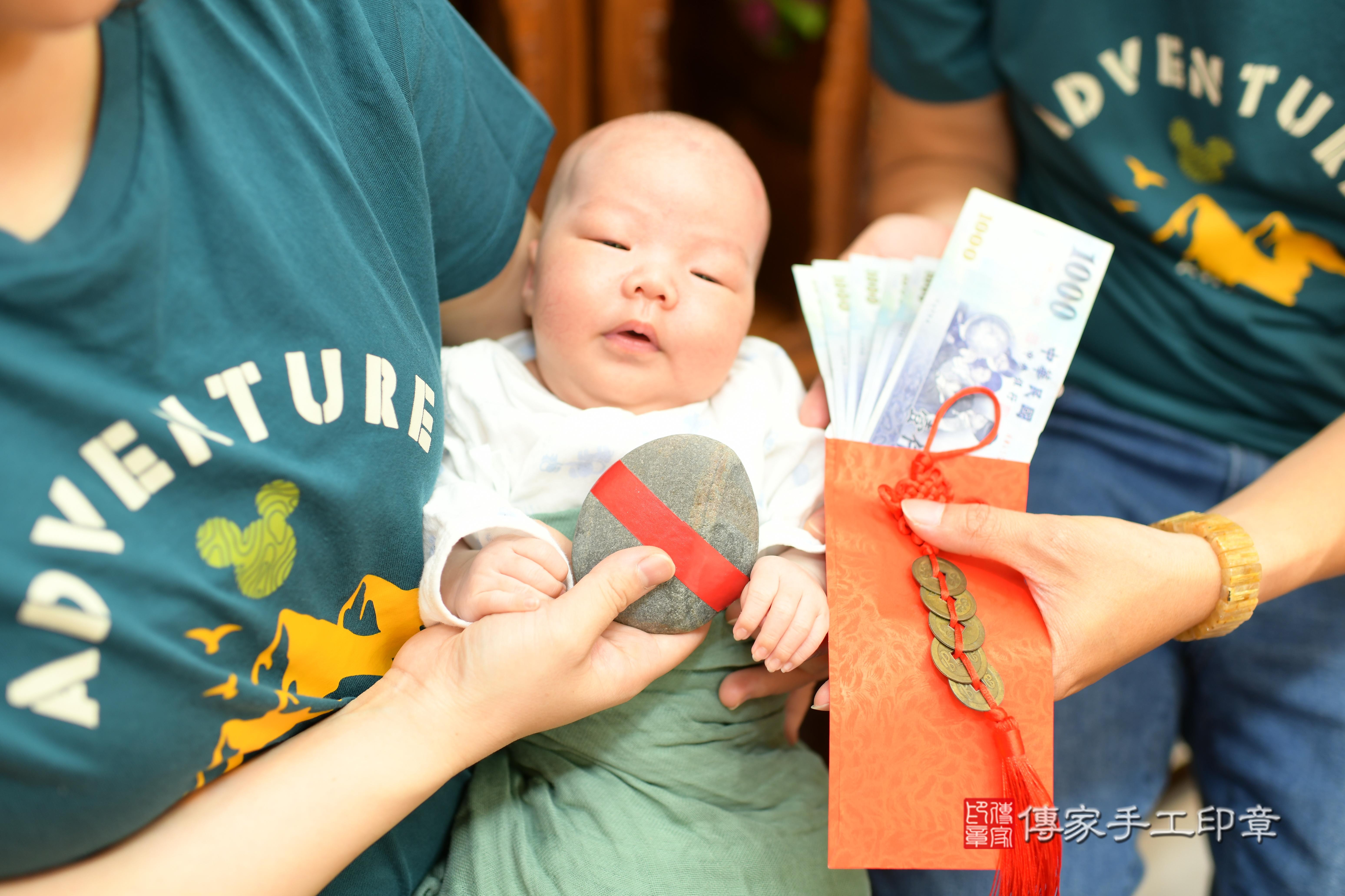 傳家手工印章台南店、抓周、度脺、中國風會場、傳家嬰兒古禮、吉祥話、抓周道具物品24種、拍照。抓周證書。寶寶抓周、滿周歲、生日快樂、祝福