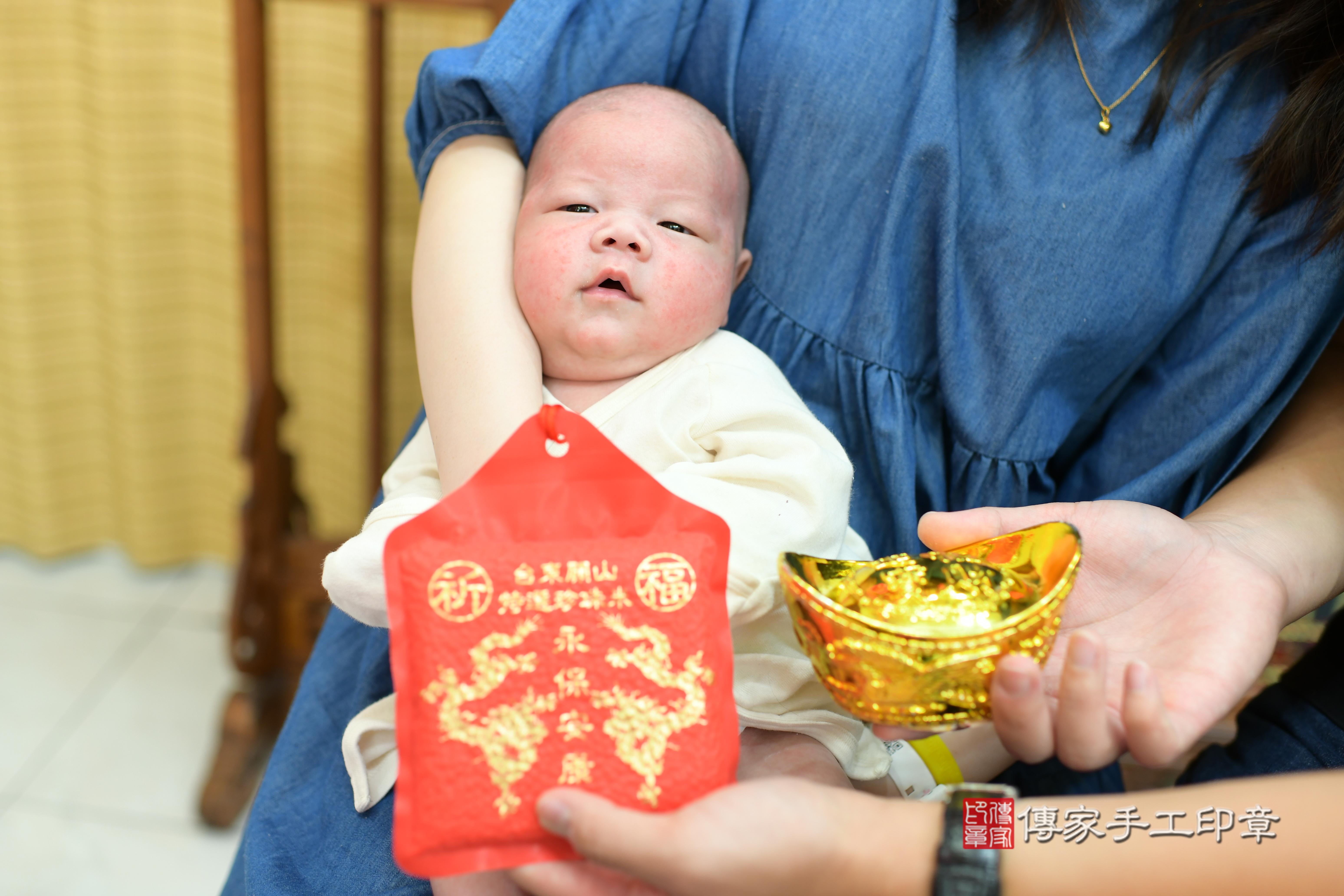 傳家手工印章台南店、抓周、度脺、中國風會場、傳家嬰兒古禮、吉祥話、抓周道具物品24種、拍照。抓周證書。寶寶抓周、滿周歲、生日快樂、祝福