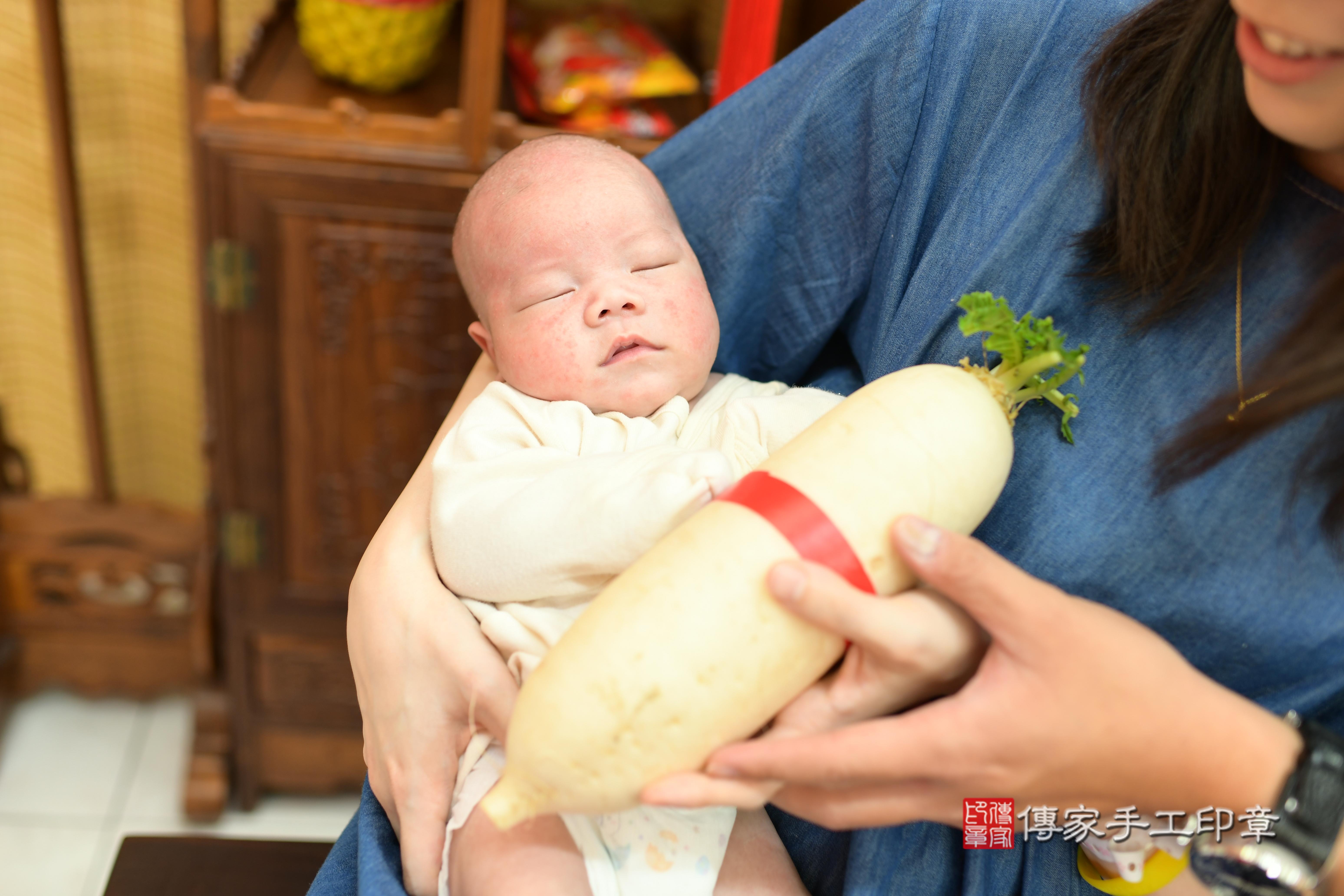 傳家手工印章台南店、抓周、度脺、中國風會場、傳家嬰兒古禮、吉祥話、抓周道具物品24種、拍照。抓周證書。寶寶抓周、滿周歲、生日快樂、祝福