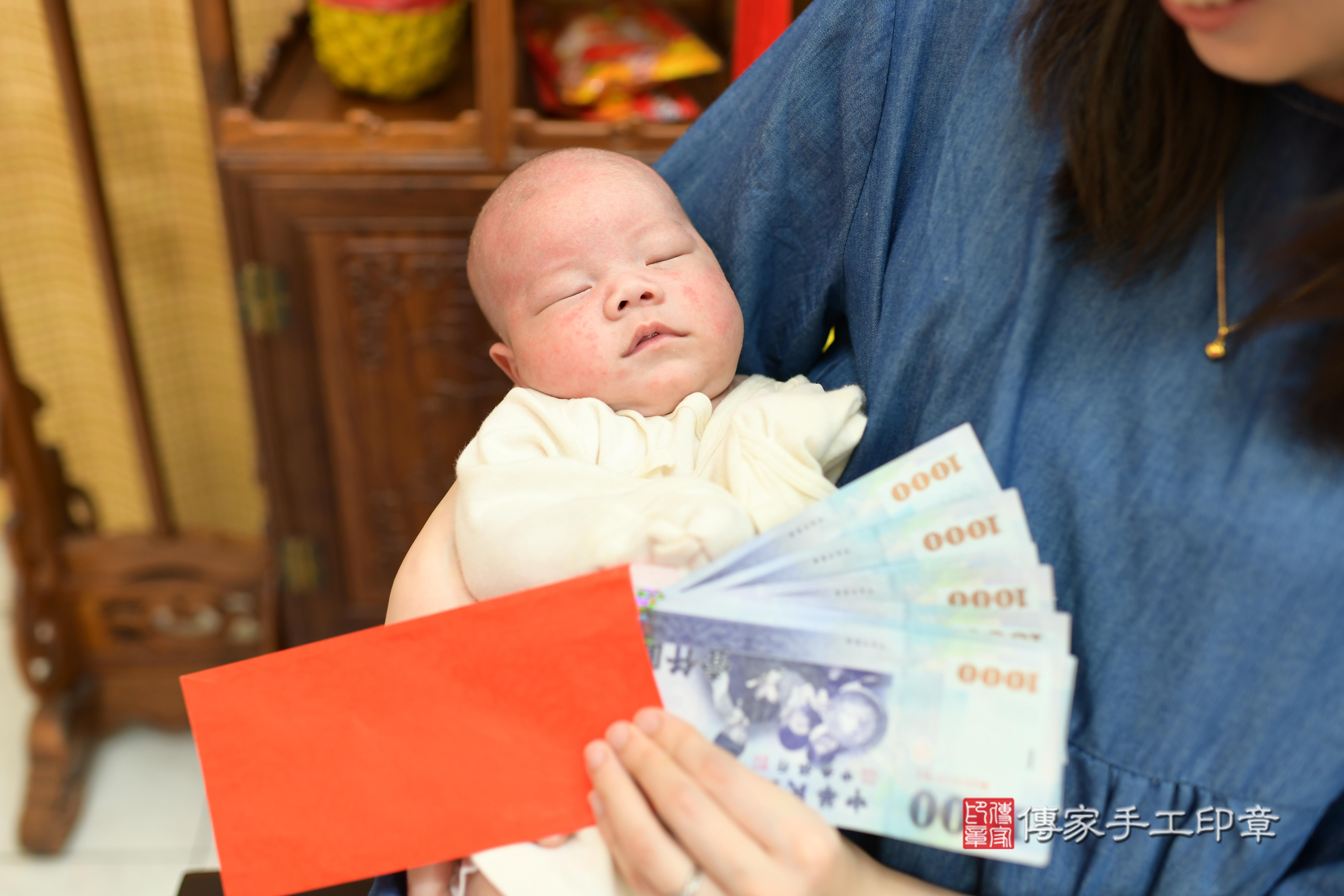 傳家手工印章台南店、抓周、度脺、中國風會場、傳家嬰兒古禮、吉祥話、抓周道具物品24種、拍照。抓周證書。寶寶抓周、滿周歲、生日快樂、祝福