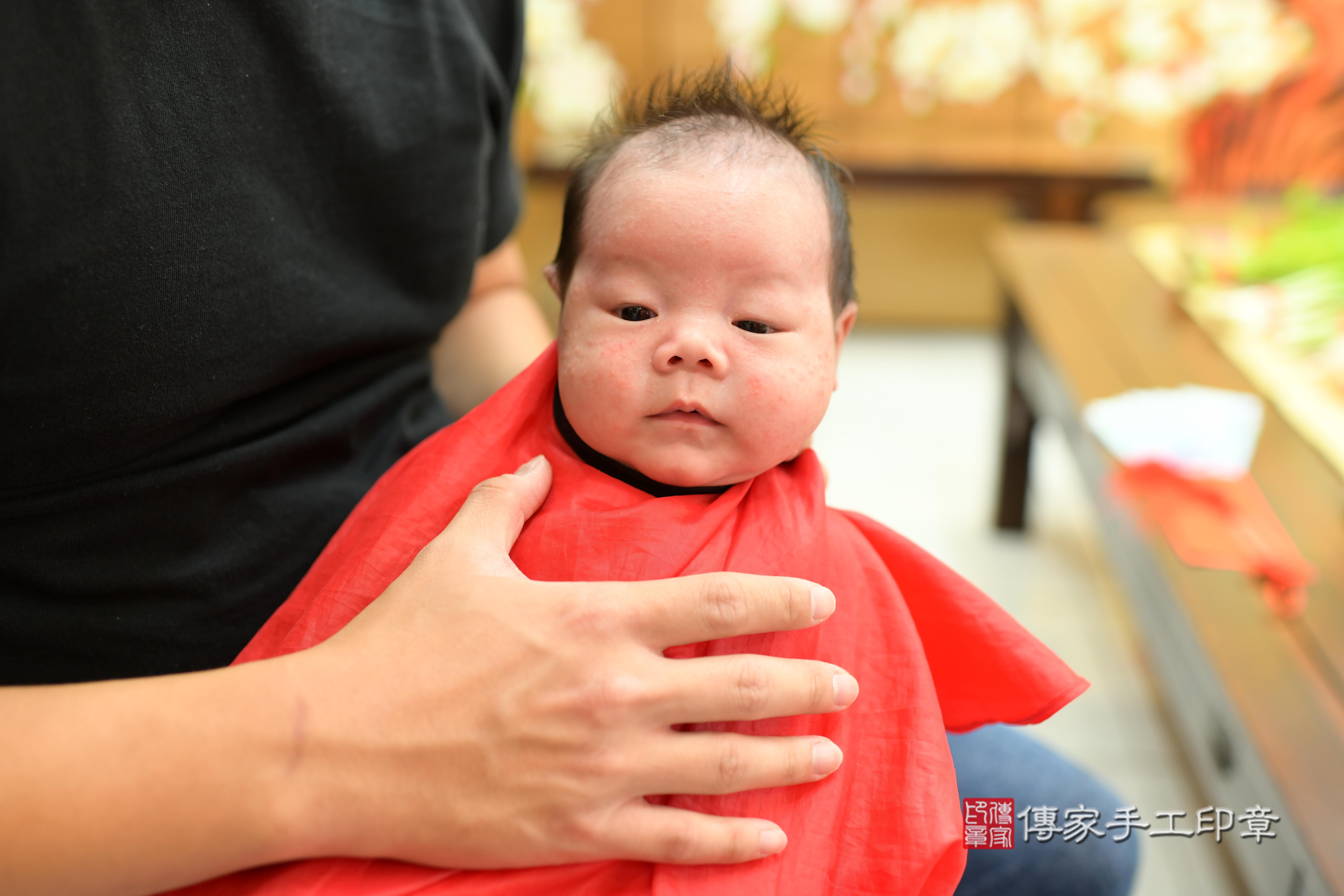 傳家手工印章台南店、抓周、度脺、中國風會場、傳家嬰兒古禮、吉祥話、抓周道具物品24種、拍照。抓周證書。寶寶抓周、滿周歲、生日快樂、祝福