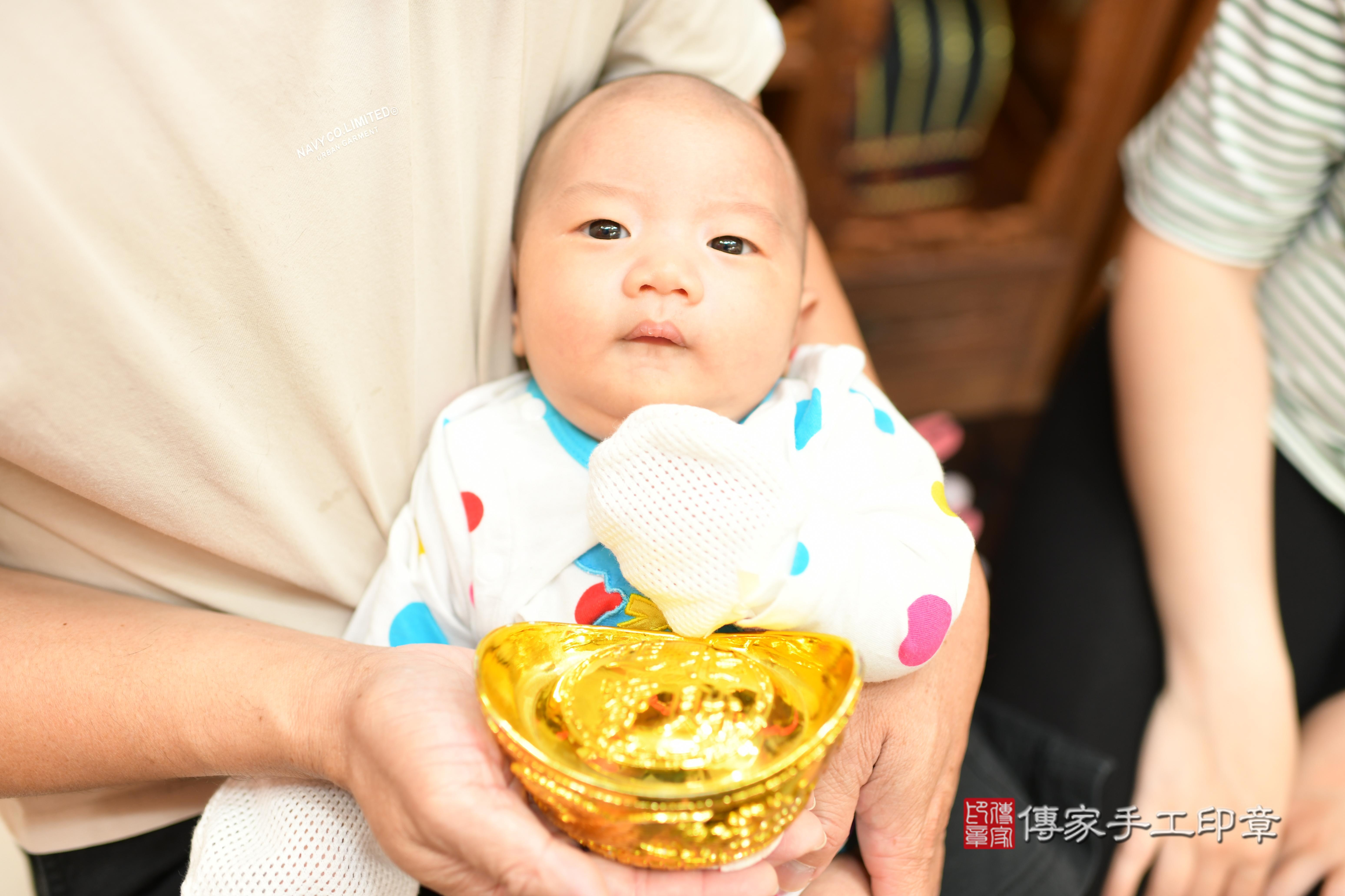 傳家手工印章台南店、抓周、度脺、中國風會場、傳家嬰兒古禮、吉祥話、抓周道具物品24種、拍照。抓周證書。寶寶抓周、滿周歲、生日快樂、祝福