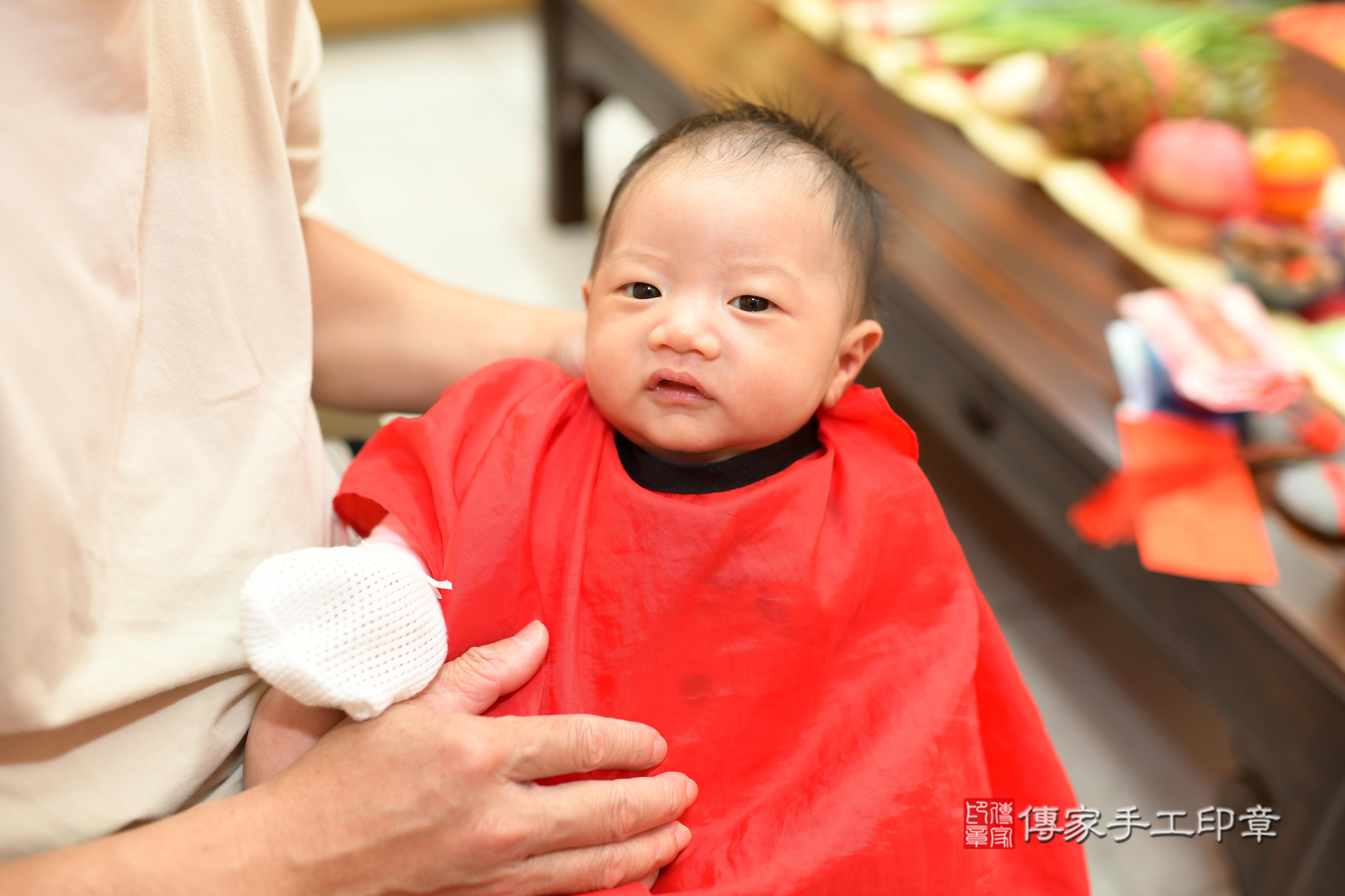 傳家手工印章台南店、抓周、度脺、中國風會場、傳家嬰兒古禮、吉祥話、抓周道具物品24種、拍照。抓周證書。寶寶抓周、滿周歲、生日快樂、祝福