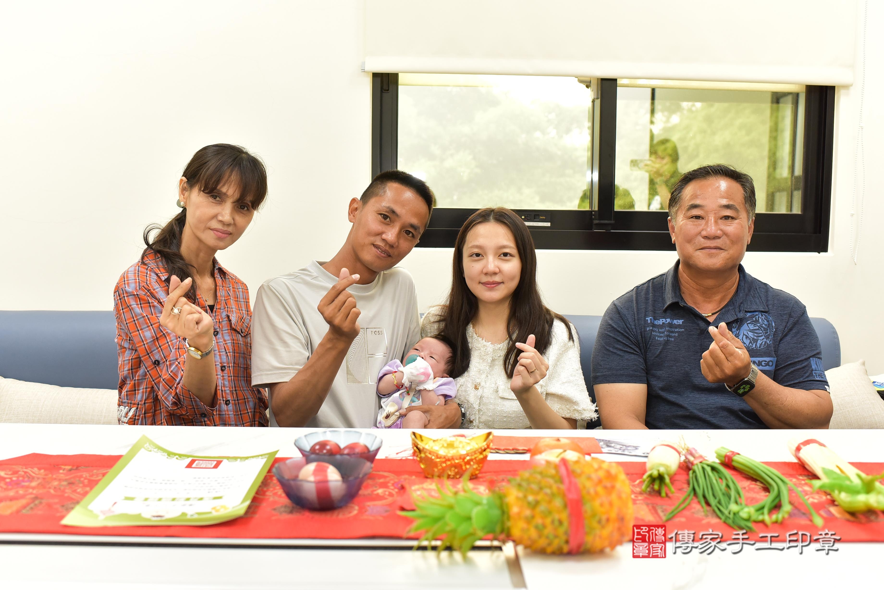 傳家手工印章台南店、抓周、度脺、中國風會場、傳家嬰兒古禮、吉祥話、抓周道具物品24種、拍照。抓周證書。寶寶抓周、滿周歲、生日快樂、祝福