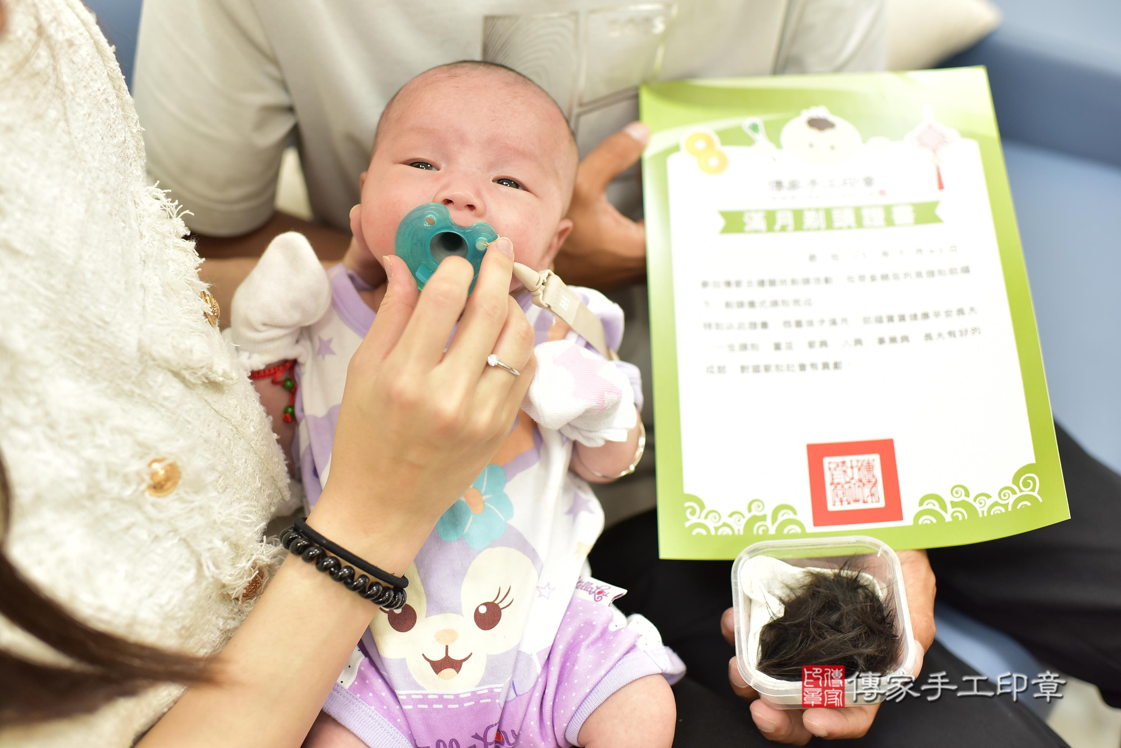 傳家手工印章台南店、抓周、度脺、中國風會場、傳家嬰兒古禮、吉祥話、抓周道具物品24種、拍照。抓周證書。寶寶抓周、滿周歲、生日快樂、祝福