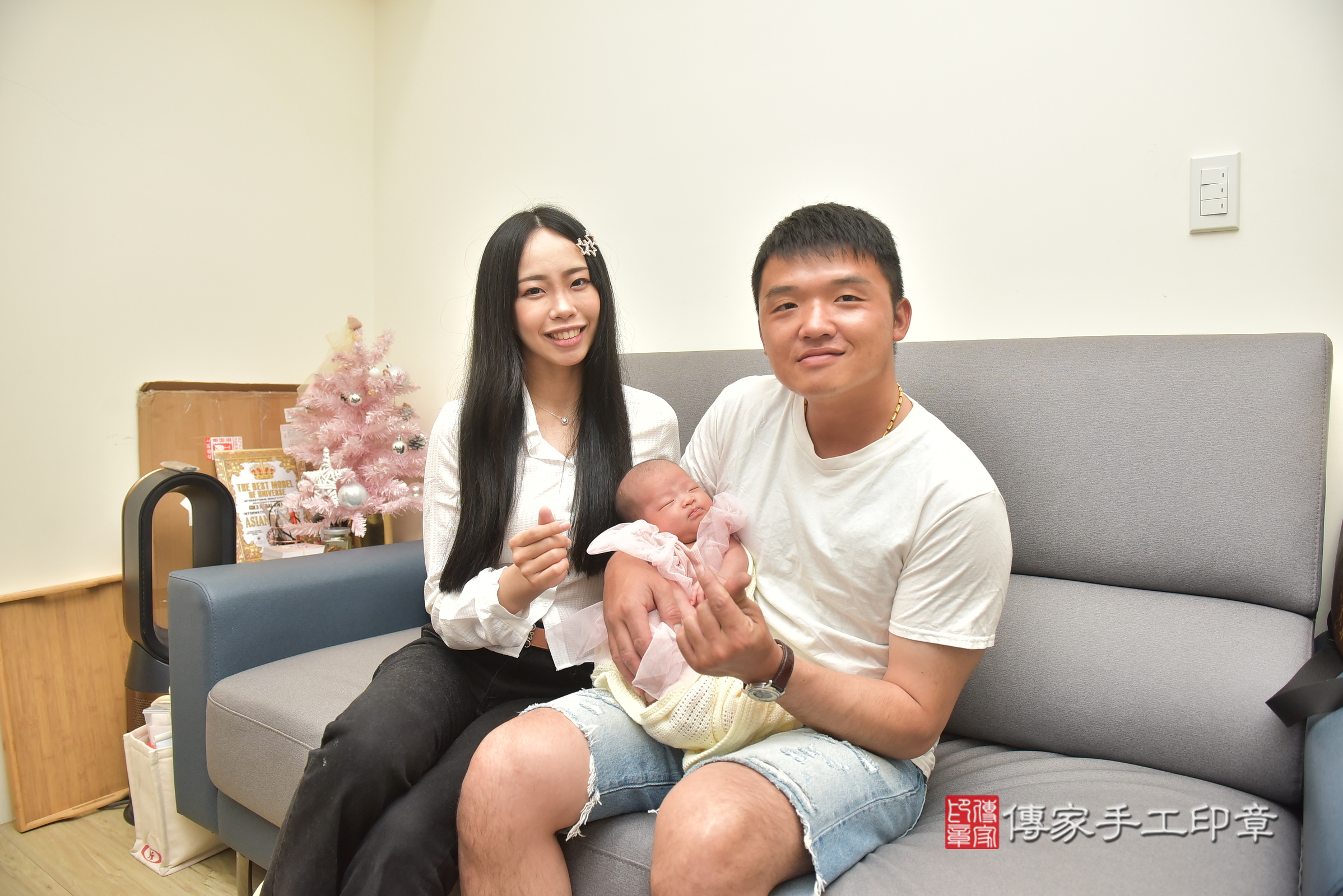 妡妡寶寶(台中市南屯區到府嬰兒妡妡寶寶滿月剃頭理髮、到府嬰兒剃胎毛儀式吉祥話)。到府剃頭剃胎毛主持、專業拍照、證書。★購買「臍帶章、肚臍章、胎毛筆刷印章」贈送：剃頭、收涎、抓周，三選一。2024.5.12，照片7