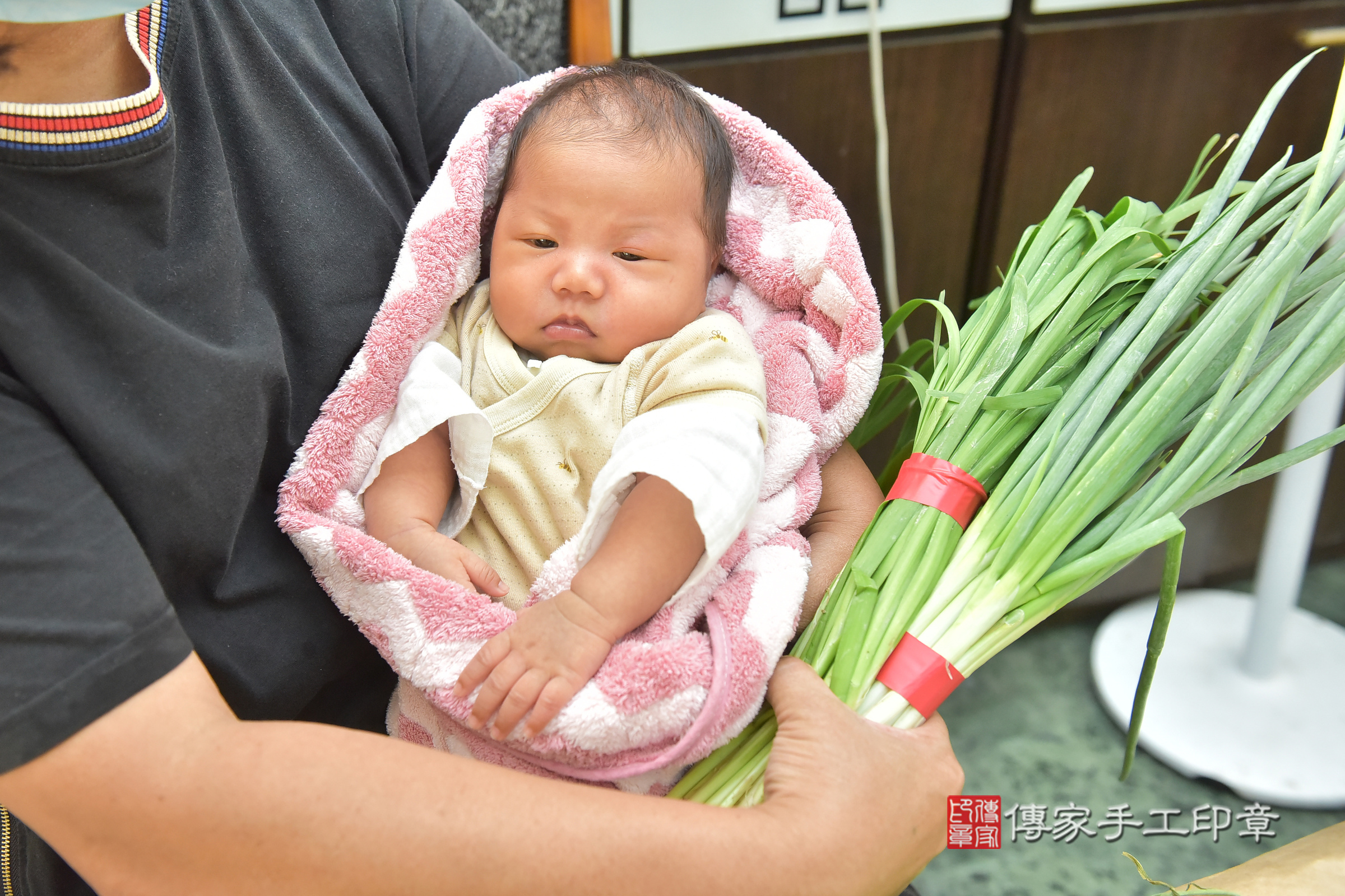 瑞瑞寶寶(彰化縣和美鎮到府嬰兒瑞瑞寶寶滿月剃頭理髮、到府嬰兒剃胎毛儀式吉祥話)。到府剃頭剃胎毛主持、專業拍照、證書。★購買「臍帶章、肚臍章、胎毛筆刷印章」贈送：剃頭、收涎、抓周，三選一。2024.5.16，照片5