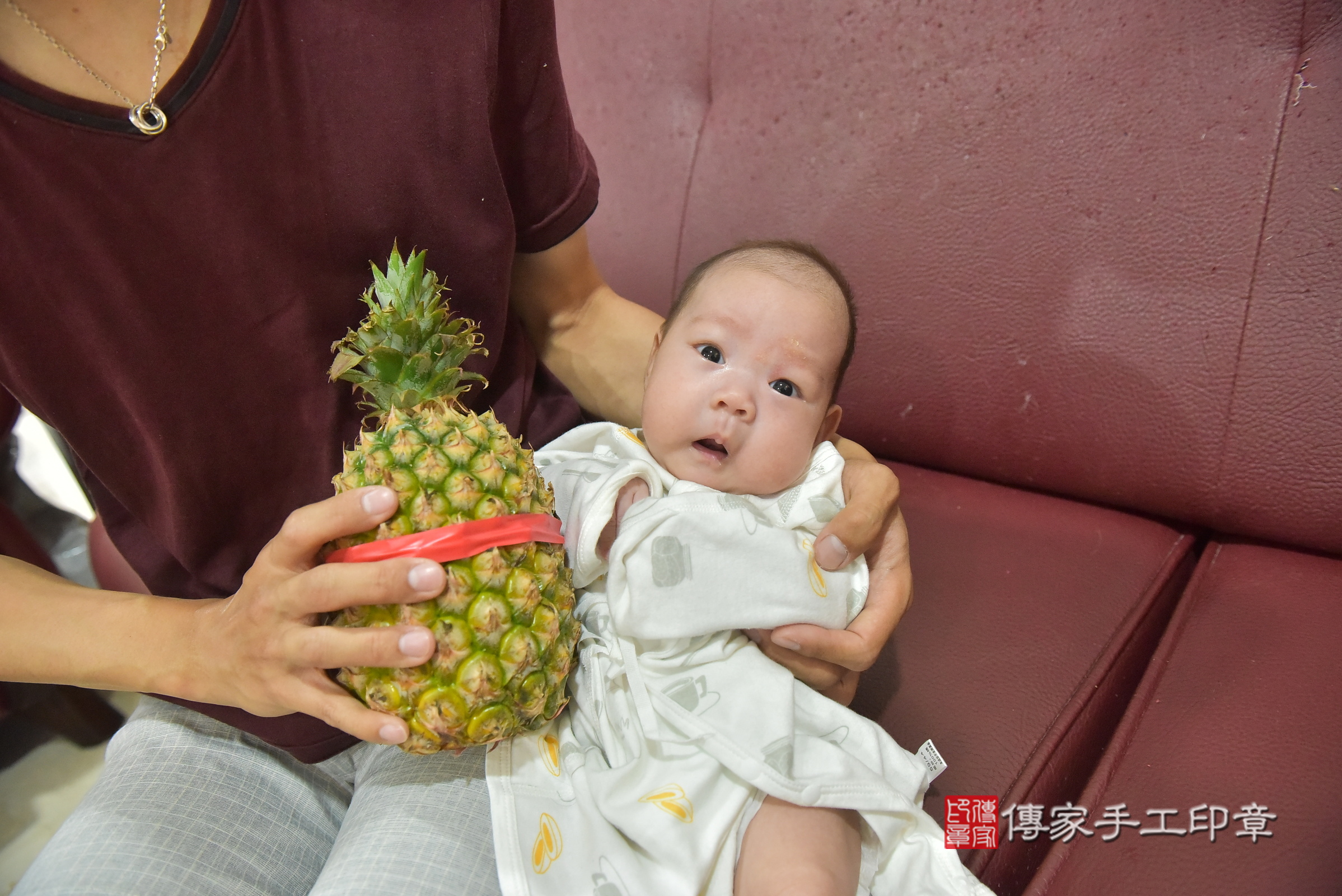 小瑾寶寶(台中市西屯區到府嬰兒小瑾寶寶滿月剃頭理髮、到府嬰兒剃胎毛儀式吉祥話)。到府剃頭剃胎毛主持、專業拍照、證書。★購買「臍帶章、肚臍章、胎毛筆刷印章」贈送：剃頭、收涎、抓周，三選一。2024.5.18，照片11