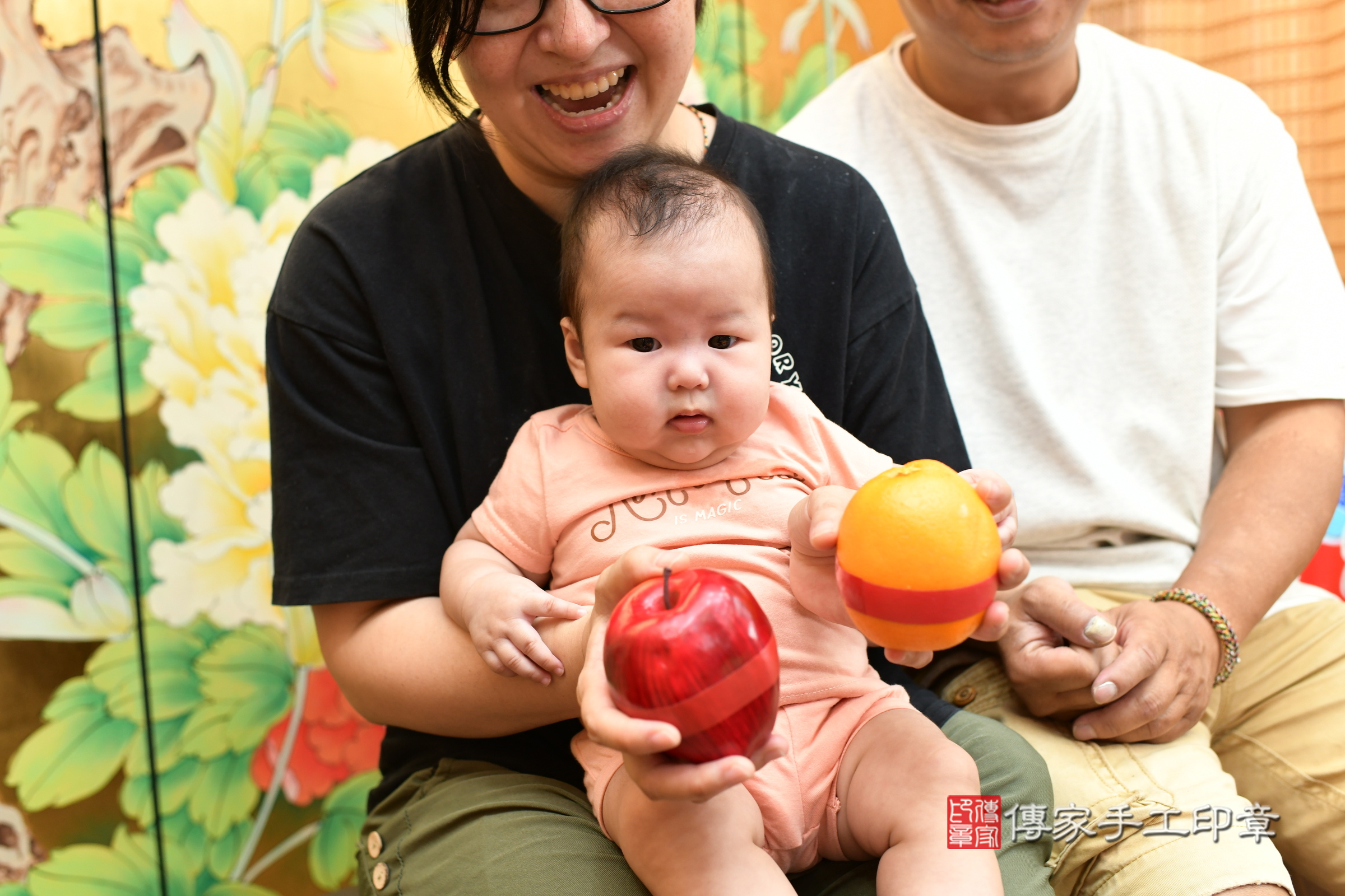 歆歆寶寶(台北市大同區嬰兒寶寶滿月剃頭理髮、嬰兒剃胎毛儀式吉祥話)。中國風會場，爸媽寶貝穿「日中韓」古裝禮服。專業拍照、證書。★購買「臍帶章、肚臍章、胎毛筆刷印章」贈送：剃頭、收涎、抓周，三選一。2024.6.1，照片11