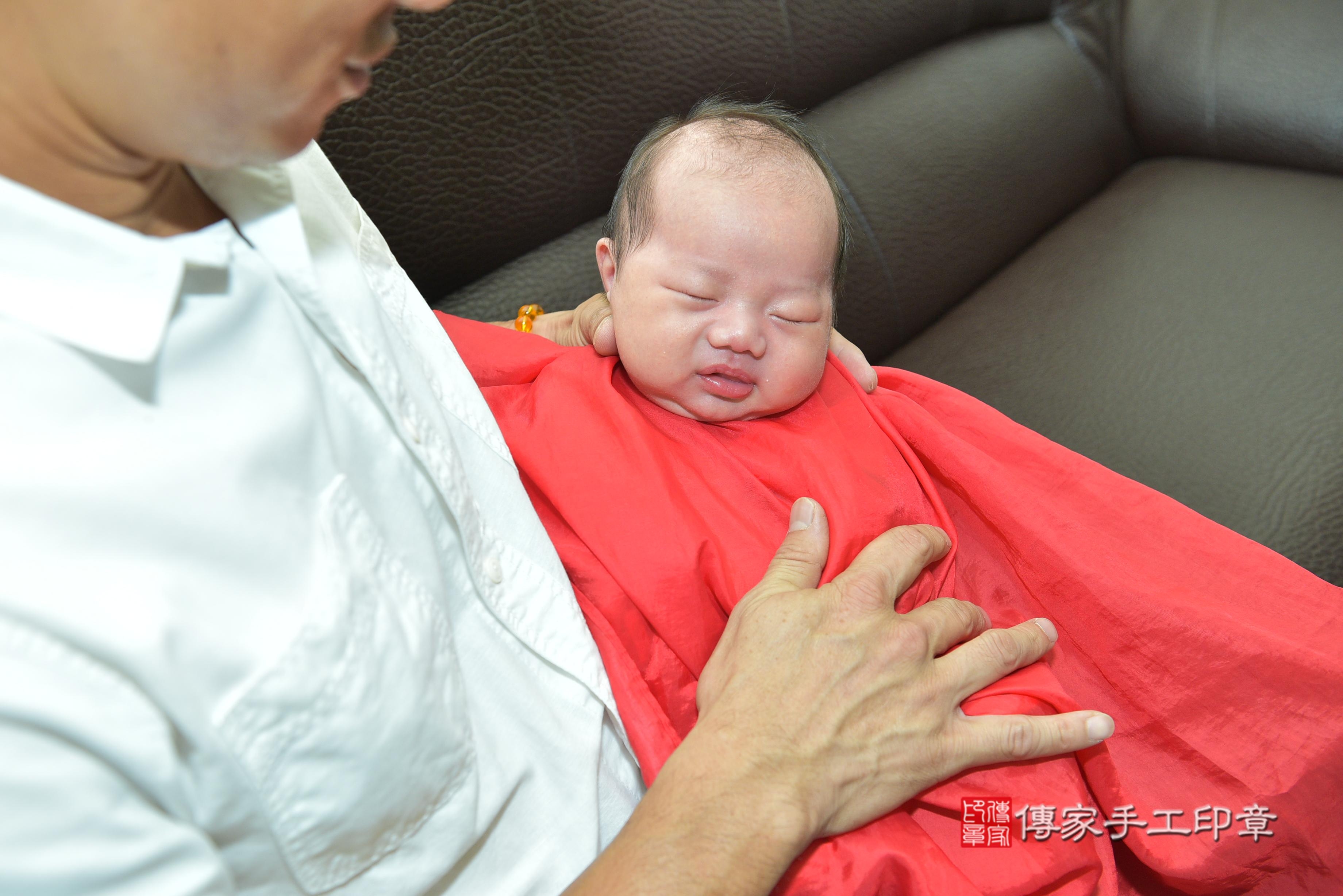 傳家手工印章桃園店、抓周、度脺、中國風會場、傳家嬰兒古禮、吉祥話、抓周道具物品24種、拍照。抓周證書。寶寶抓周、滿周歲、生日快樂、祝福