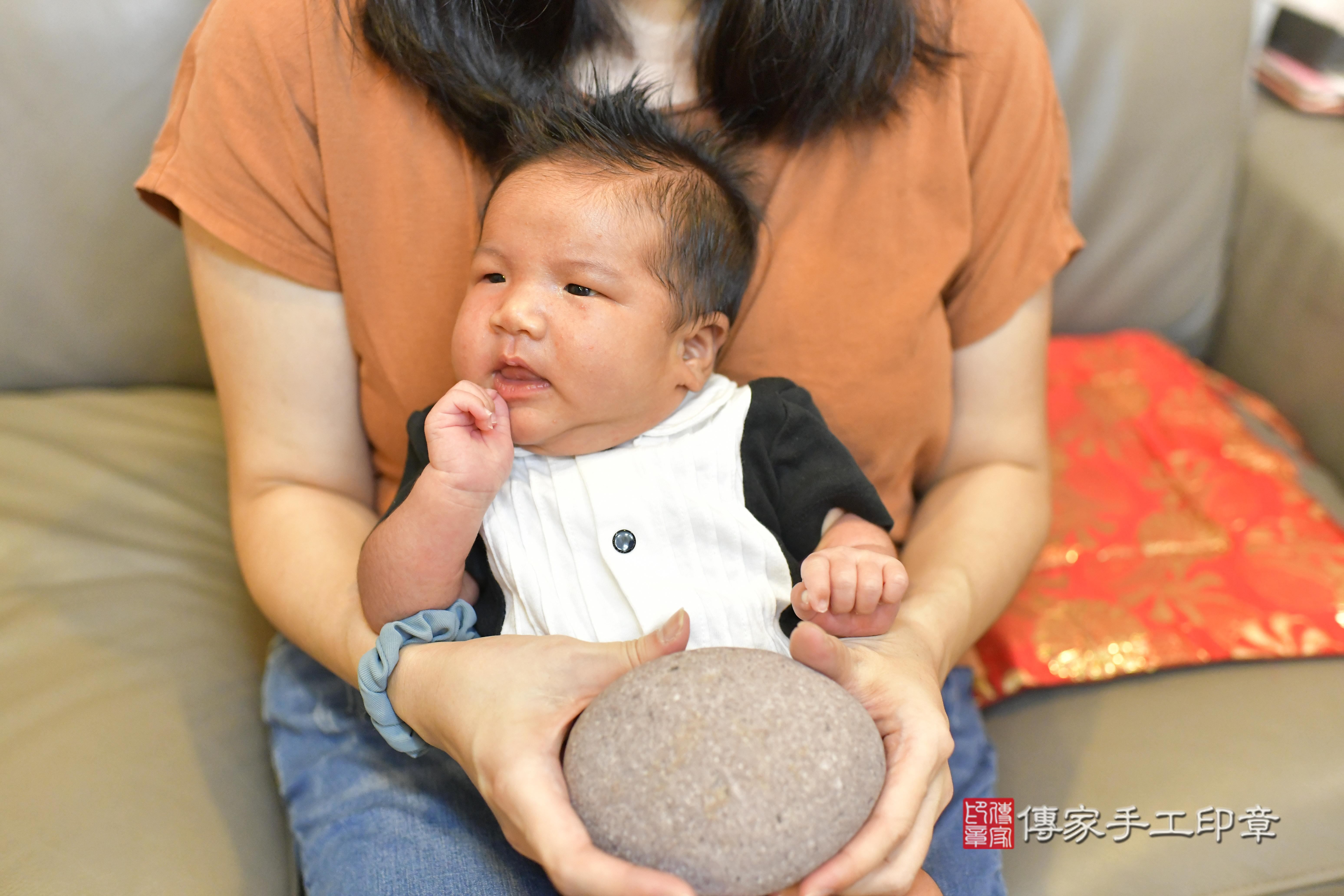 傳家手工印章新竹店、抓周、度脺、中國風會場、傳家嬰兒古禮、吉祥話、抓周道具物品24種、拍照。抓周證書。寶寶抓周、滿周歲、生日快樂、祝福