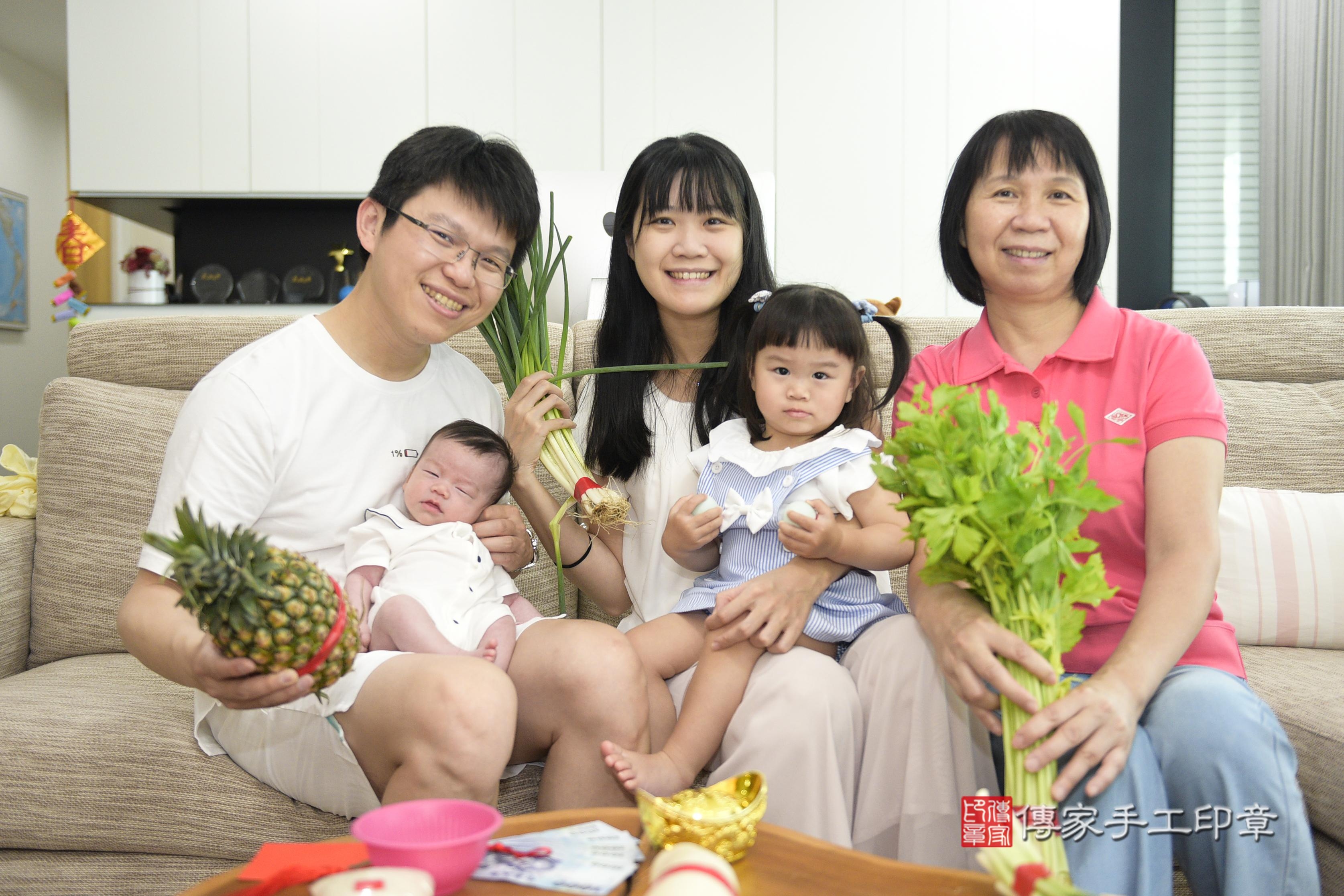 傳家手工印章新竹店、抓周、度脺、中國風會場、傳家嬰兒古禮、吉祥話、抓周道具物品24種、拍照。抓周證書。寶寶抓周、滿周歲、生日快樂、祝福