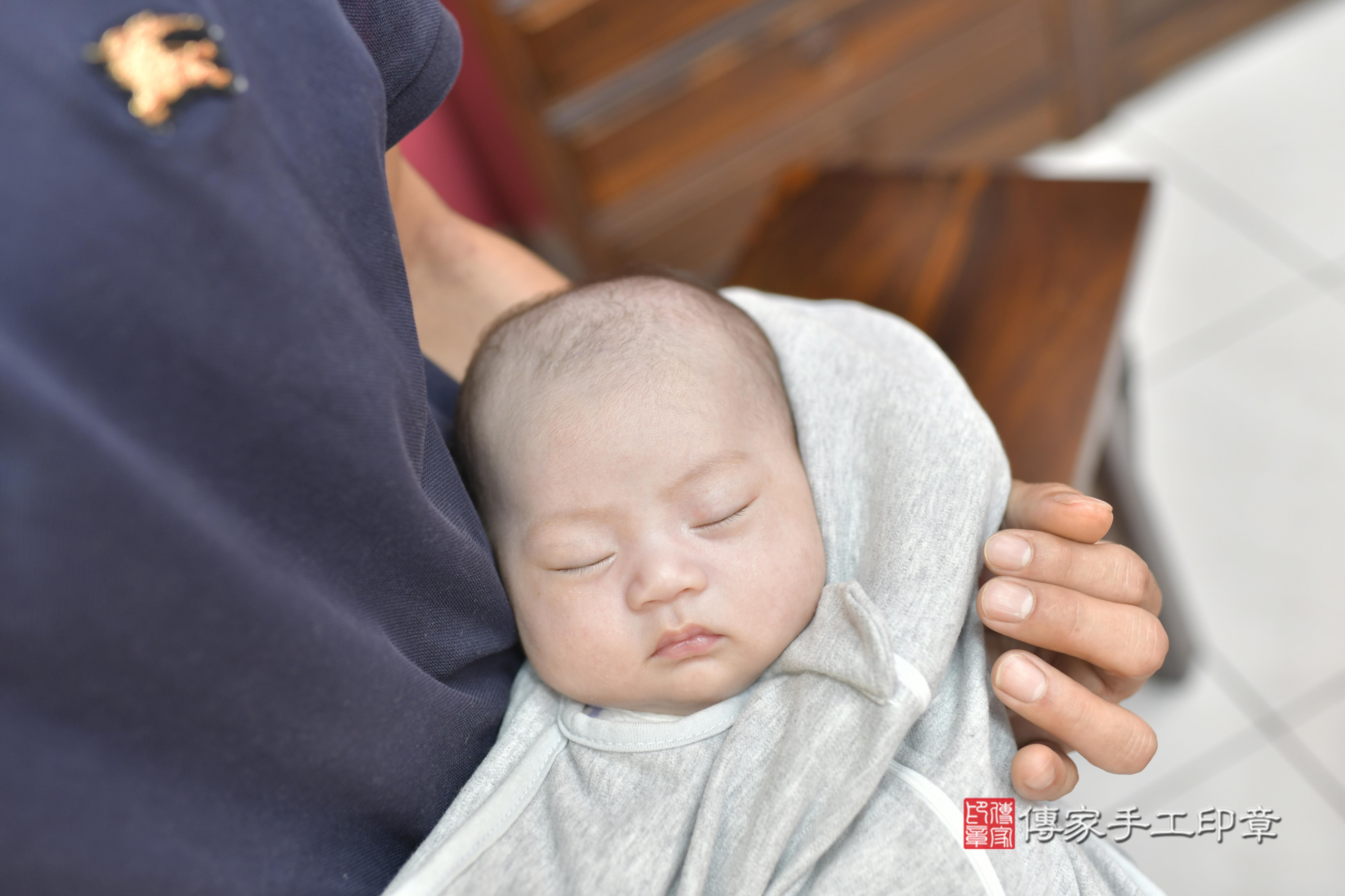 傳家手工印章新竹店、抓周、度脺、中國風會場、傳家嬰兒古禮、吉祥話、抓周道具物品24種、拍照。抓周證書。寶寶抓周、滿周歲、生日快樂、祝福