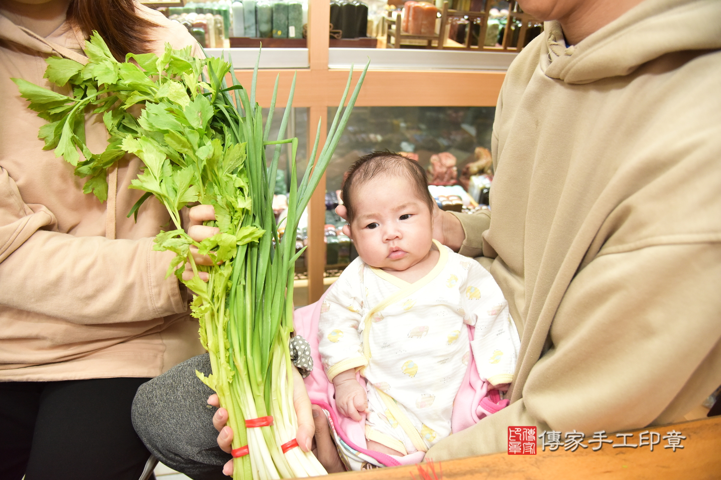 小潔寶寶(新北市永和區嬰兒寶寶滿月剃頭理髮、嬰兒剃胎毛儀式吉祥話)。中國風會場，爸媽寶貝穿「日中韓」古裝禮服。專業拍照、證書。★購買「臍帶章、肚臍章、胎毛筆刷印章」贈送：剃頭、收涎、抓周，三選一。2024.6.6，照片7