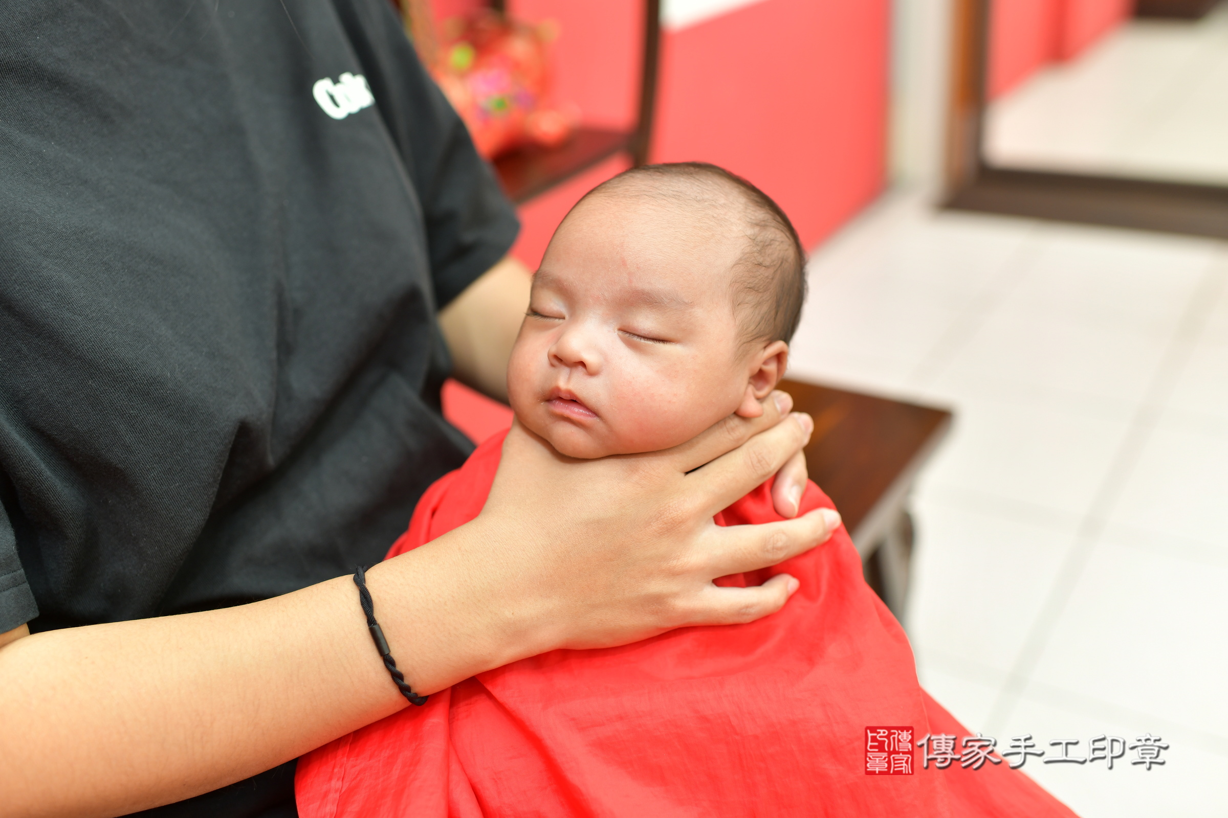 小碩寶寶(台中市北區嬰兒寶寶滿月剃頭理髮、嬰兒剃胎毛儀式吉祥話)。中國風會場，爸媽寶貝穿「日中韓」古裝禮服。專業拍照、證書。★購買「臍帶章、肚臍章、胎毛筆刷印章」贈送：剃頭、收涎、抓周，三選一。2024.5.21，照片12