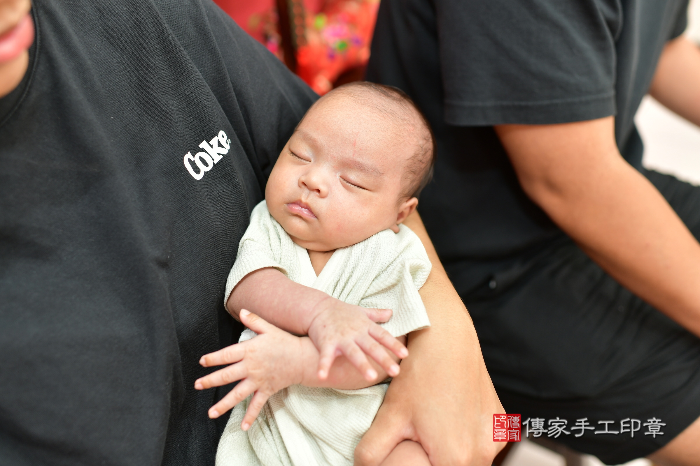 小碩寶寶(台中市北區嬰兒寶寶滿月剃頭理髮、嬰兒剃胎毛儀式吉祥話)。中國風會場，爸媽寶貝穿「日中韓」古裝禮服。專業拍照、證書。★購買「臍帶章、肚臍章、胎毛筆刷印章」贈送：剃頭、收涎、抓周，三選一。2024.5.21，照片6