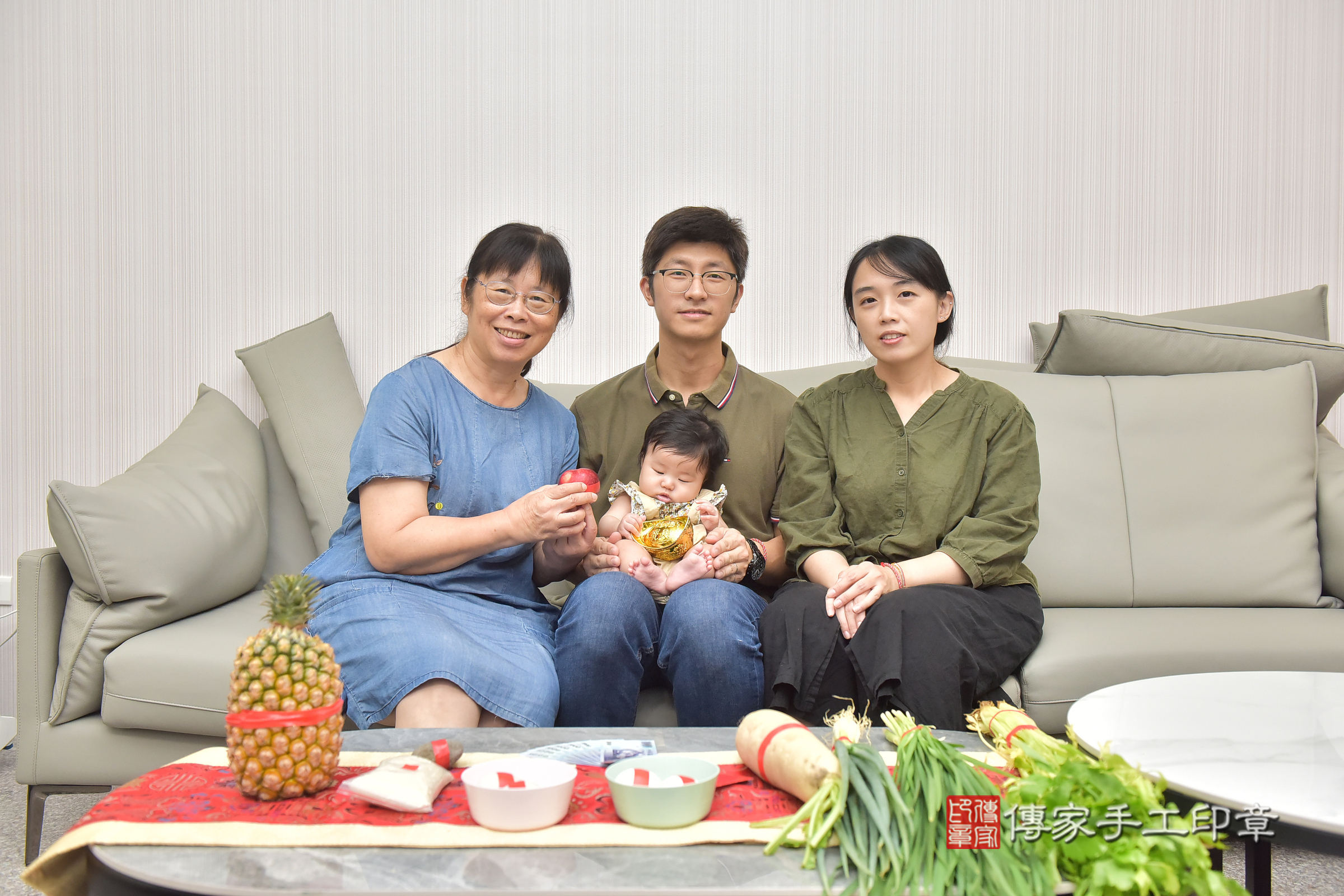 涵涵寶寶(台中市清水區到府嬰兒涵涵寶寶滿月剃頭理髮、到府嬰兒剃胎毛儀式吉祥話)。到府剃頭剃胎毛主持、專業拍照、證書。★購買「臍帶章、肚臍章、胎毛筆刷印章」贈送：剃頭、收涎、抓周，三選一。2024.5.26，照片18