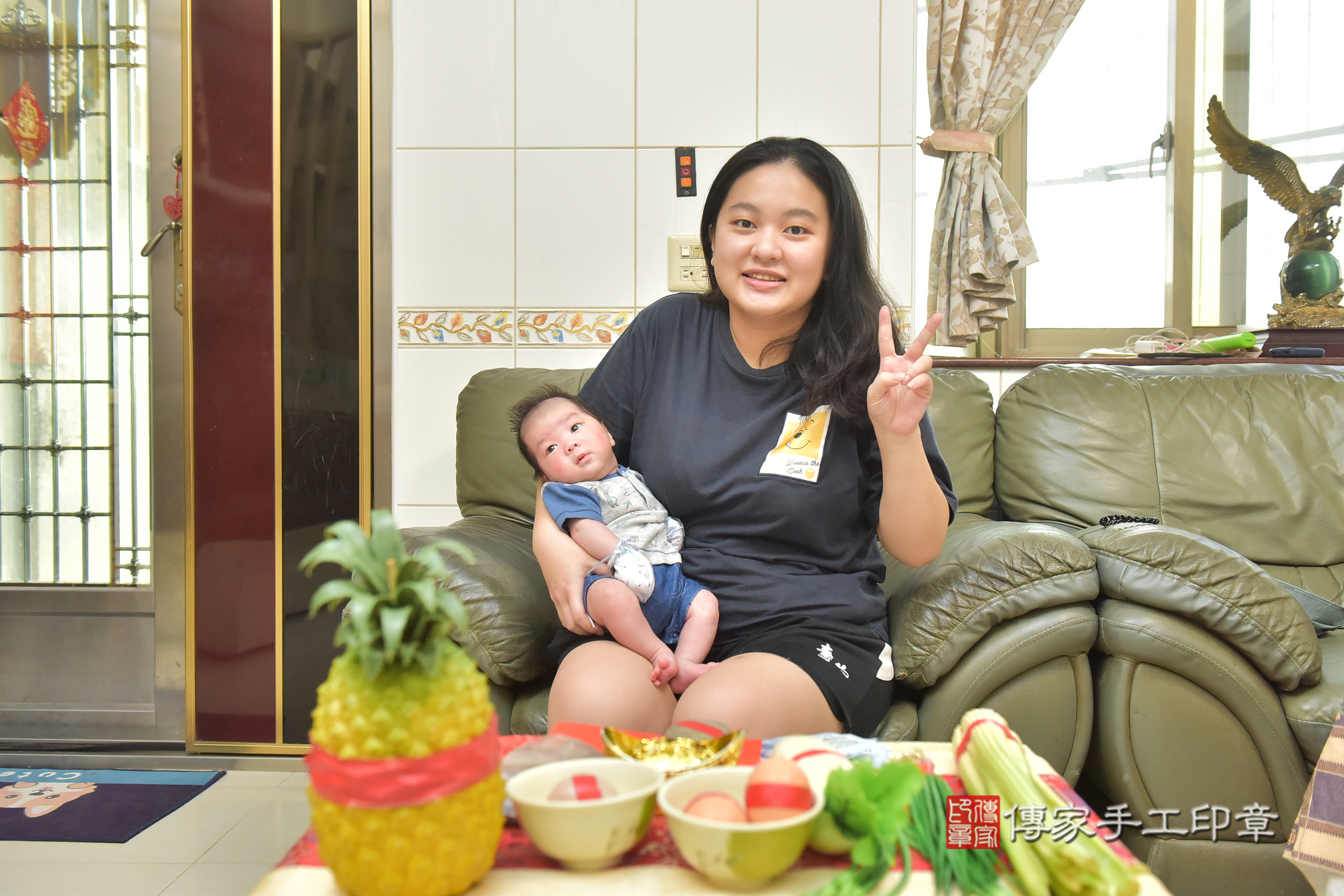 洋洋寶寶(雲林縣虎尾鎮到府嬰兒洋洋寶寶滿月剃頭理髮、到府嬰兒剃胎毛儀式吉祥話)。到府剃頭剃胎毛主持、專業拍照、證書。★購買「臍帶章、肚臍章、胎毛筆刷印章」贈送：剃頭、收涎、抓周，三選一。2024.5.30，照片3