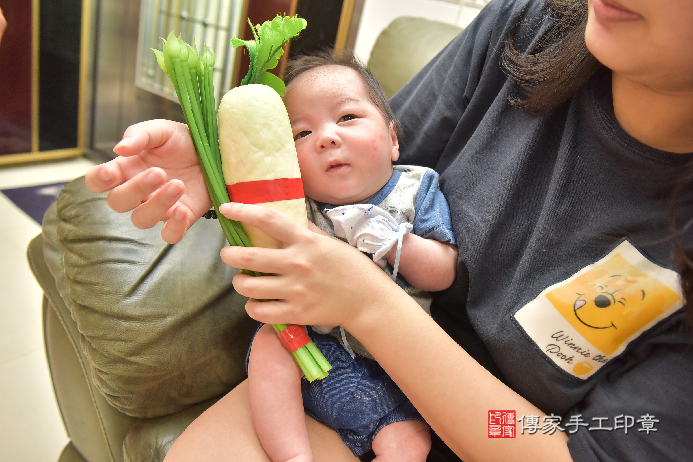 洋洋寶寶(雲林縣虎尾鎮到府嬰兒洋洋寶寶滿月剃頭理髮、到府嬰兒剃胎毛儀式吉祥話)。到府剃頭剃胎毛主持、專業拍照、證書。★購買「臍帶章、肚臍章、胎毛筆刷印章」贈送：剃頭、收涎、抓周，三選一。2024.5.30，照片11