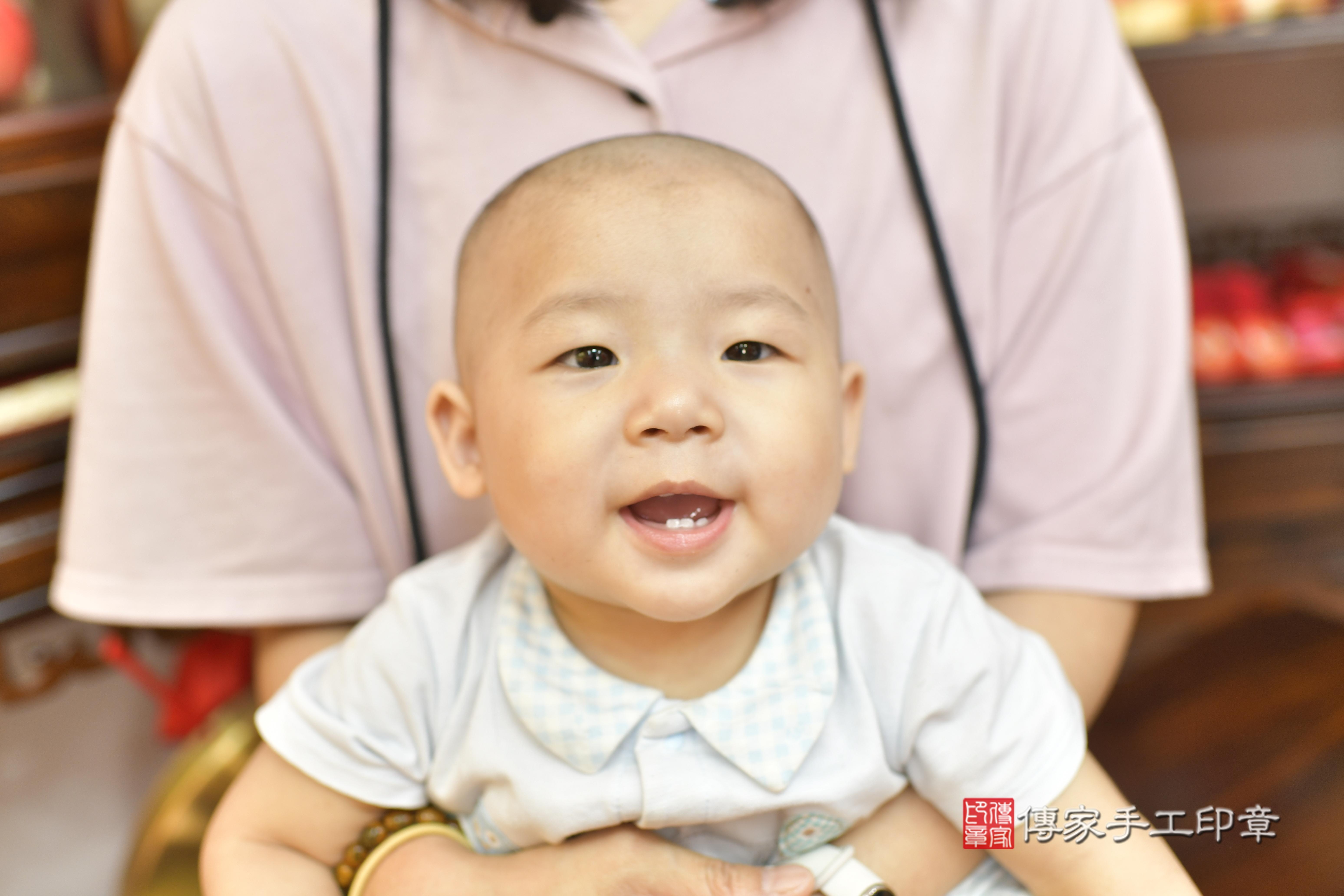 傳家手工印章新竹店、抓周、度脺、中國風會場、傳家嬰兒古禮、吉祥話、抓周道具物品24種、拍照。抓周證書。寶寶抓周、滿周歲、生日快樂、祝福