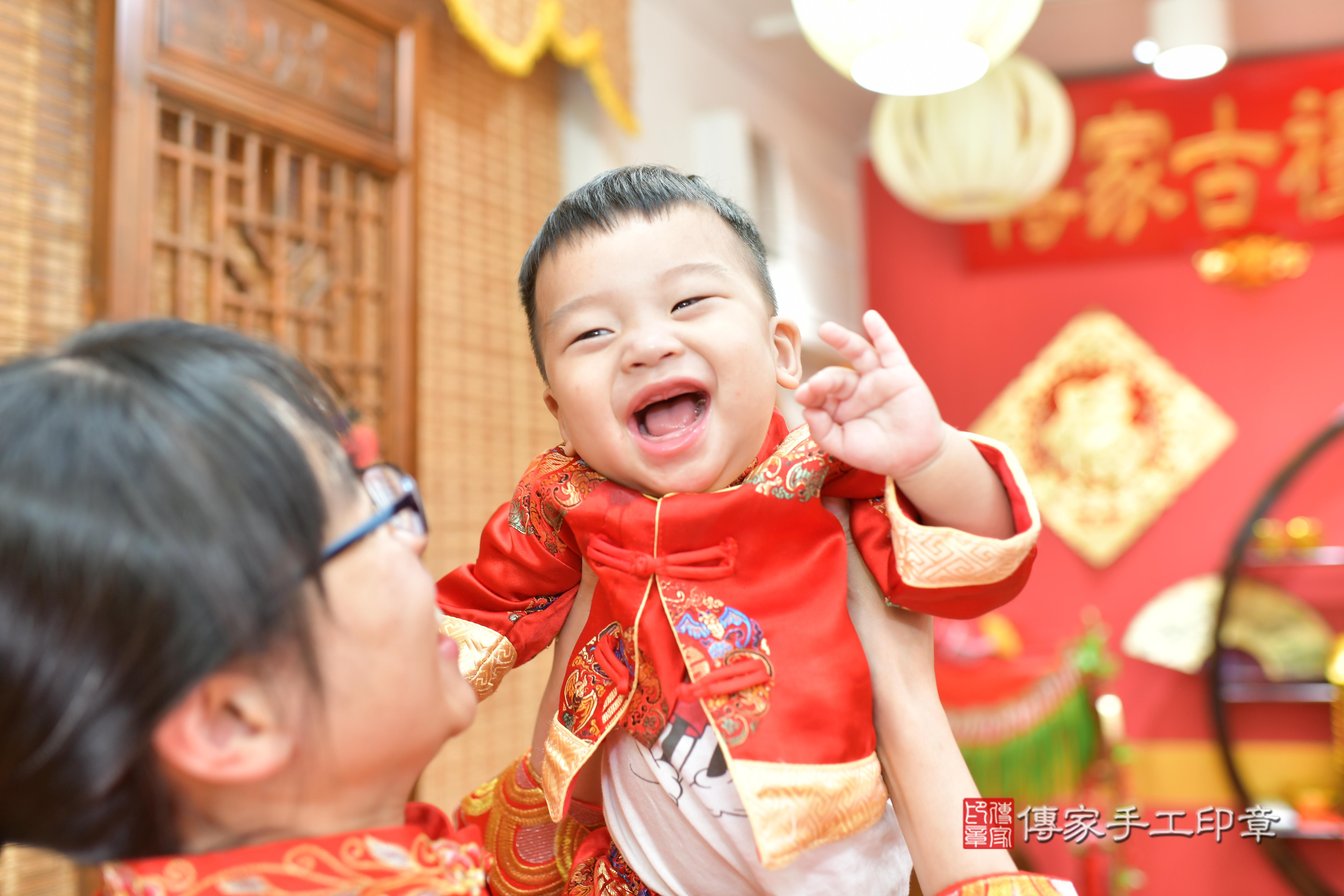 傳家手工印章桃園店、抓周、度脺、中國風會場、傳家嬰兒古禮、吉祥話、抓周道具物品24種、拍照。抓周證書。寶寶抓周、滿周歲、生日快樂、祝福