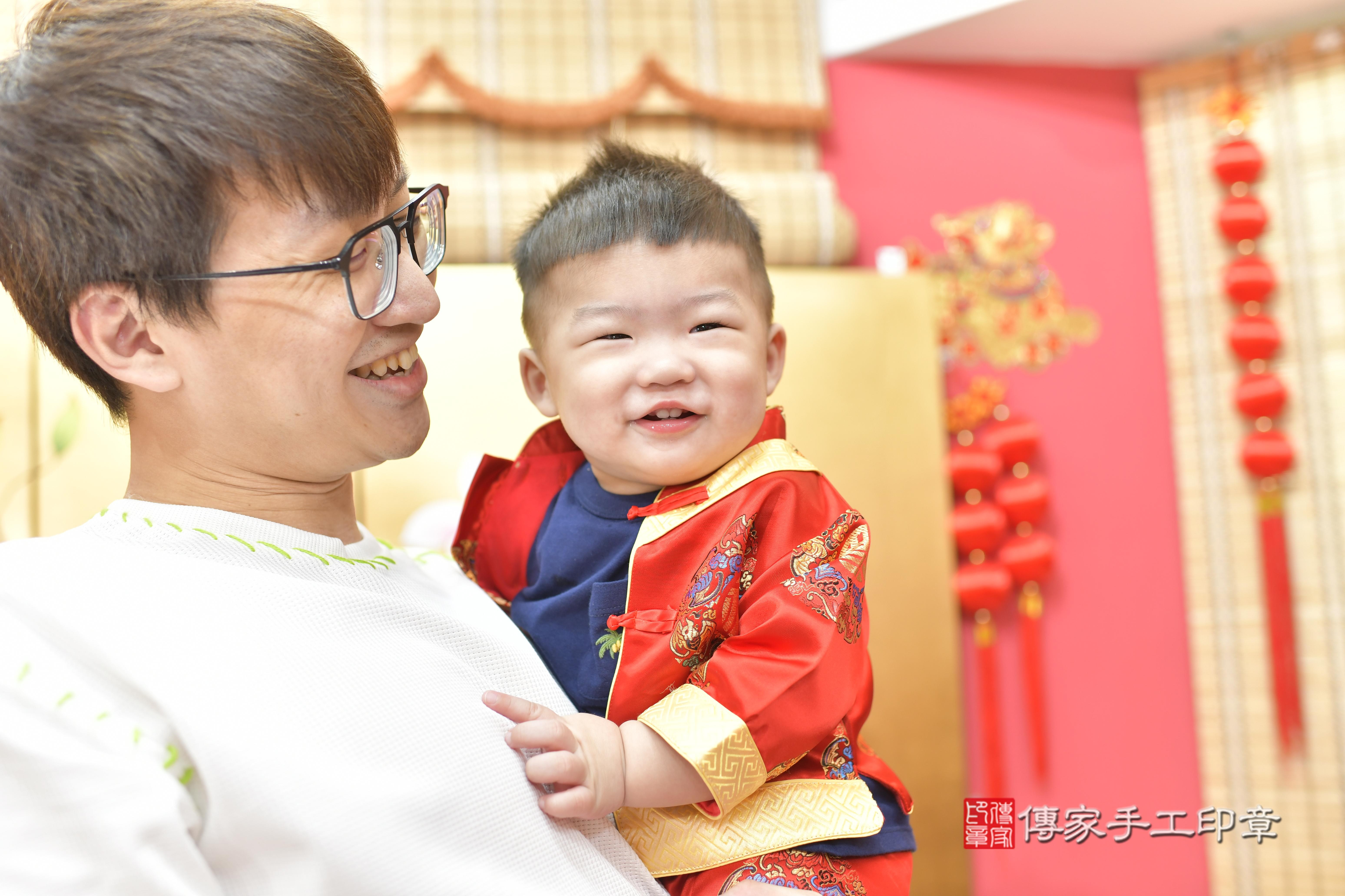 傳家手工印章新竹店、抓周、度脺、中國風會場、傳家嬰兒古禮、吉祥話、抓周道具物品24種、拍照。抓周證書。寶寶抓周、滿周歲、生日快樂、祝福