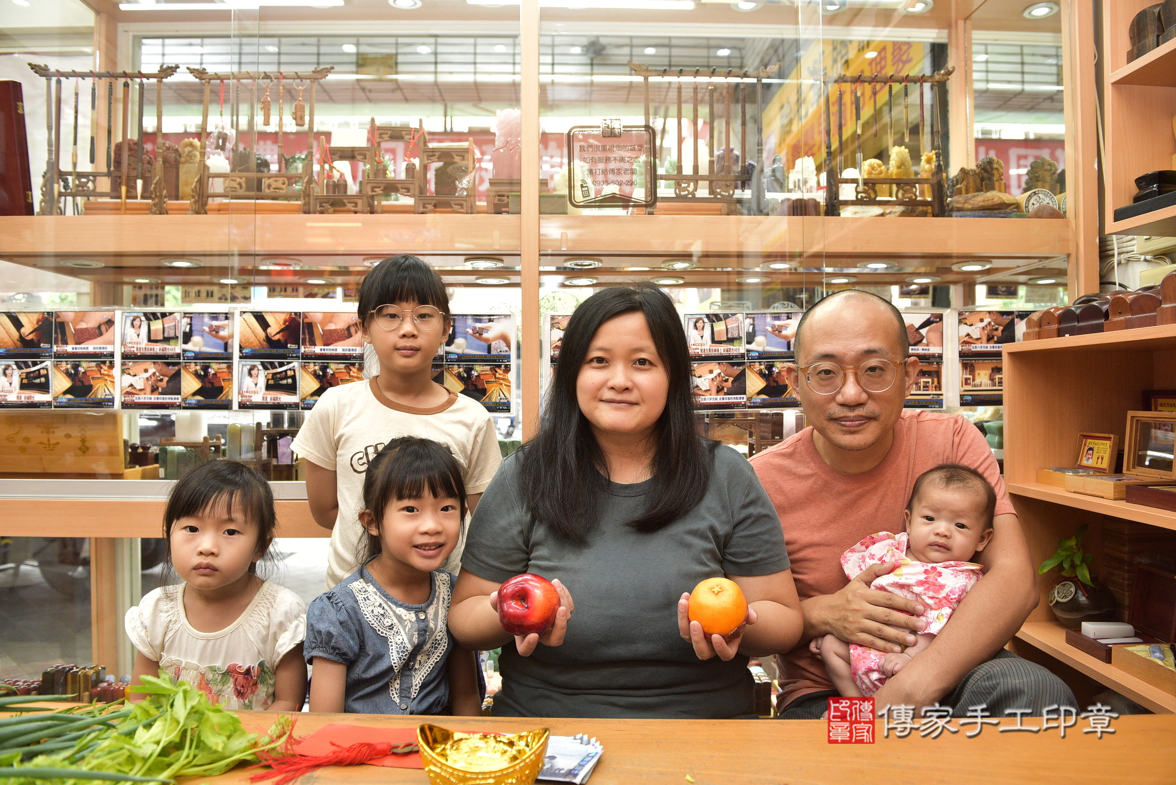 小羽寶寶(新北市永和區嬰兒寶寶滿月剃頭理髮、嬰兒剃胎毛儀式吉祥話)。中國風會場，爸媽寶貝穿「日中韓」古裝禮服。專業拍照、證書。★購買「臍帶章、肚臍章、胎毛筆刷印章」贈送：剃頭、收涎、抓周，三選一。2024.6.8，照片9