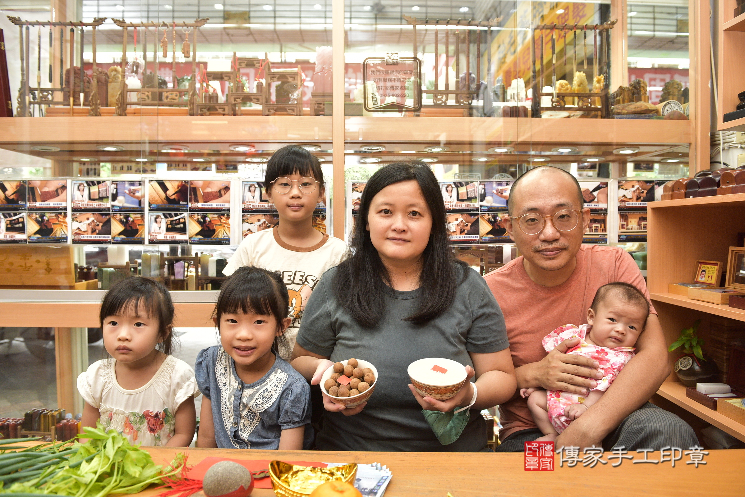 小羽寶寶(新北市永和區嬰兒寶寶滿月剃頭理髮、嬰兒剃胎毛儀式吉祥話)。中國風會場，爸媽寶貝穿「日中韓」古裝禮服。專業拍照、證書。★購買「臍帶章、肚臍章、胎毛筆刷印章」贈送：剃頭、收涎、抓周，三選一。2024.6.8，照片5