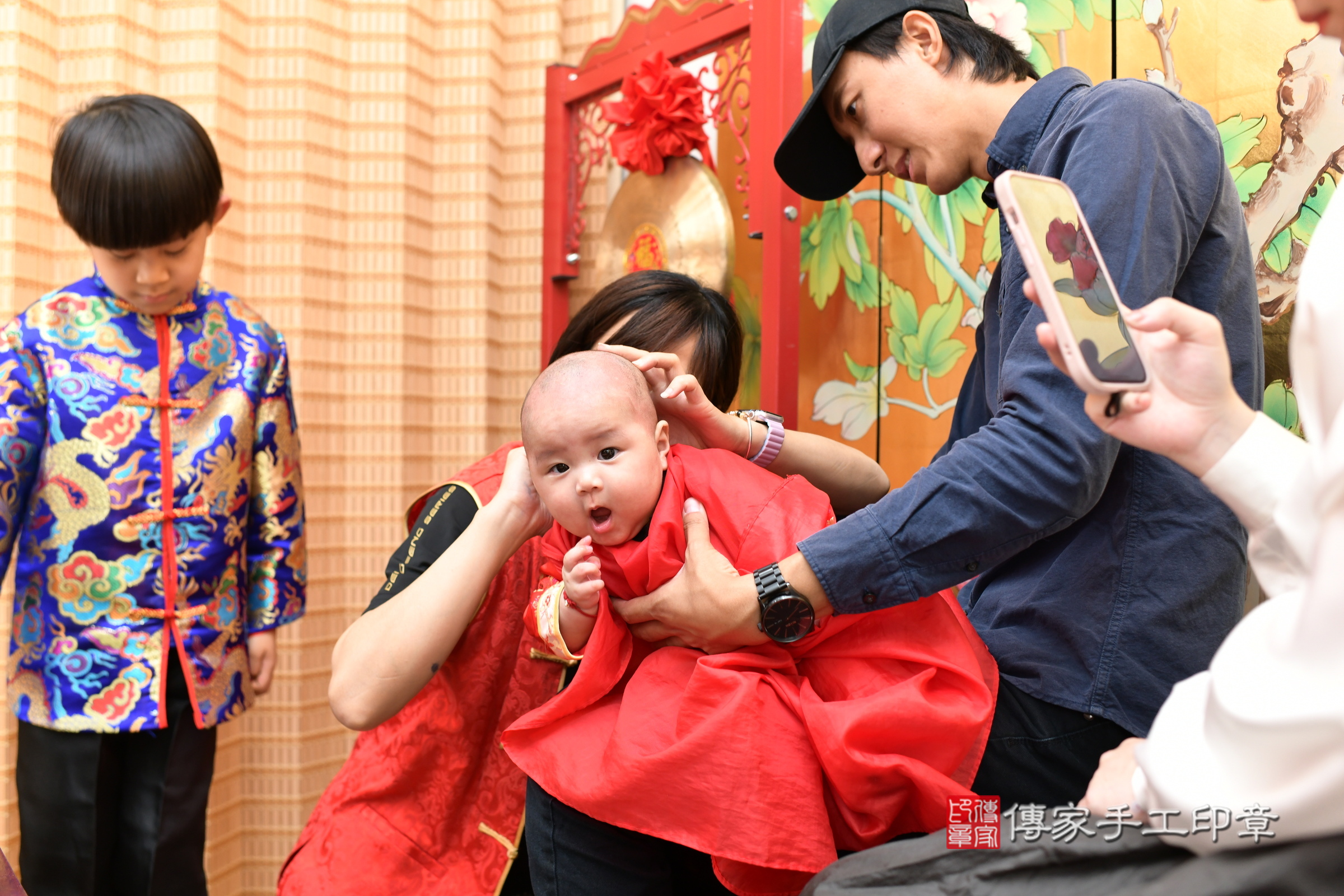 小晞寶寶(台北市大同區嬰兒寶寶滿月剃頭理髮、嬰兒剃胎毛儀式吉祥話)。中國風會場，爸媽寶貝穿「日中韓」古裝禮服。專業拍照、證書。★購買「臍帶章、肚臍章、胎毛筆刷印章」贈送：剃頭、收涎、抓周，三選一。2024.6.8，照片15