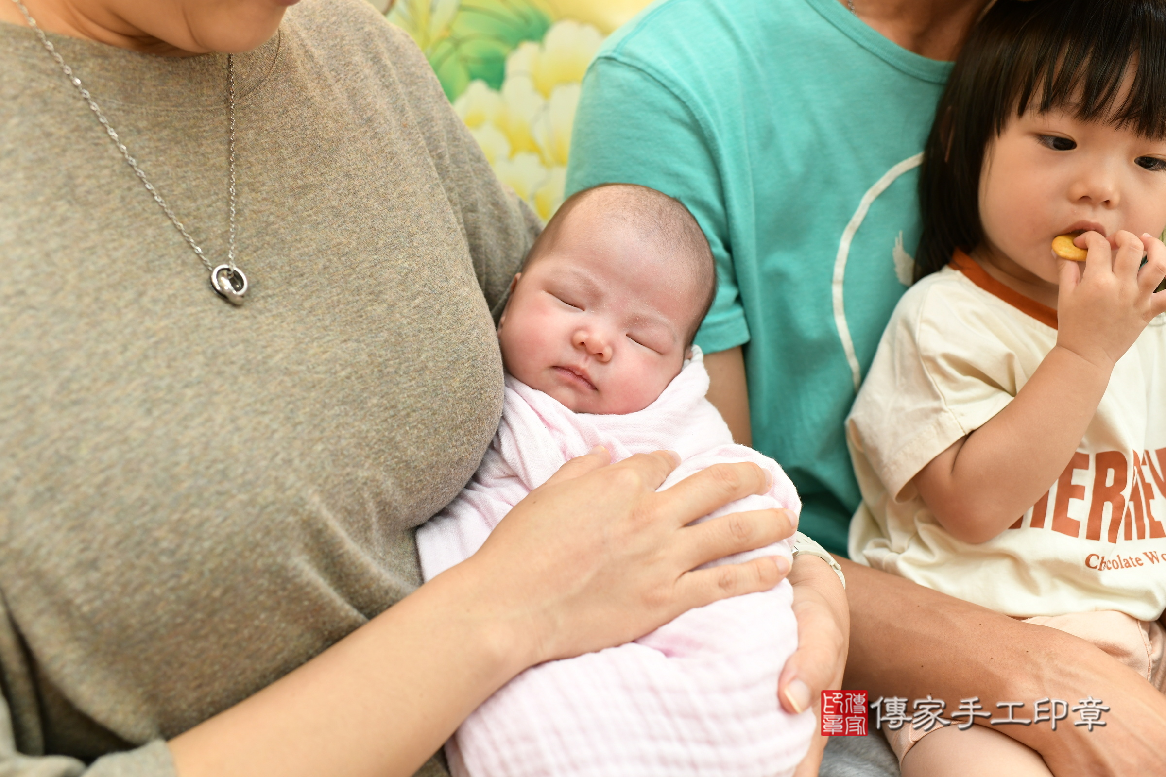 霏霏寶寶(台北市大同區嬰兒寶寶滿月剃頭理髮、嬰兒剃胎毛儀式吉祥話)。中國風會場，爸媽寶貝穿「日中韓」古裝禮服。專業拍照、證書。★購買「臍帶章、肚臍章、胎毛筆刷印章」贈送：剃頭、收涎、抓周，三選一。2024.6.10，照片3