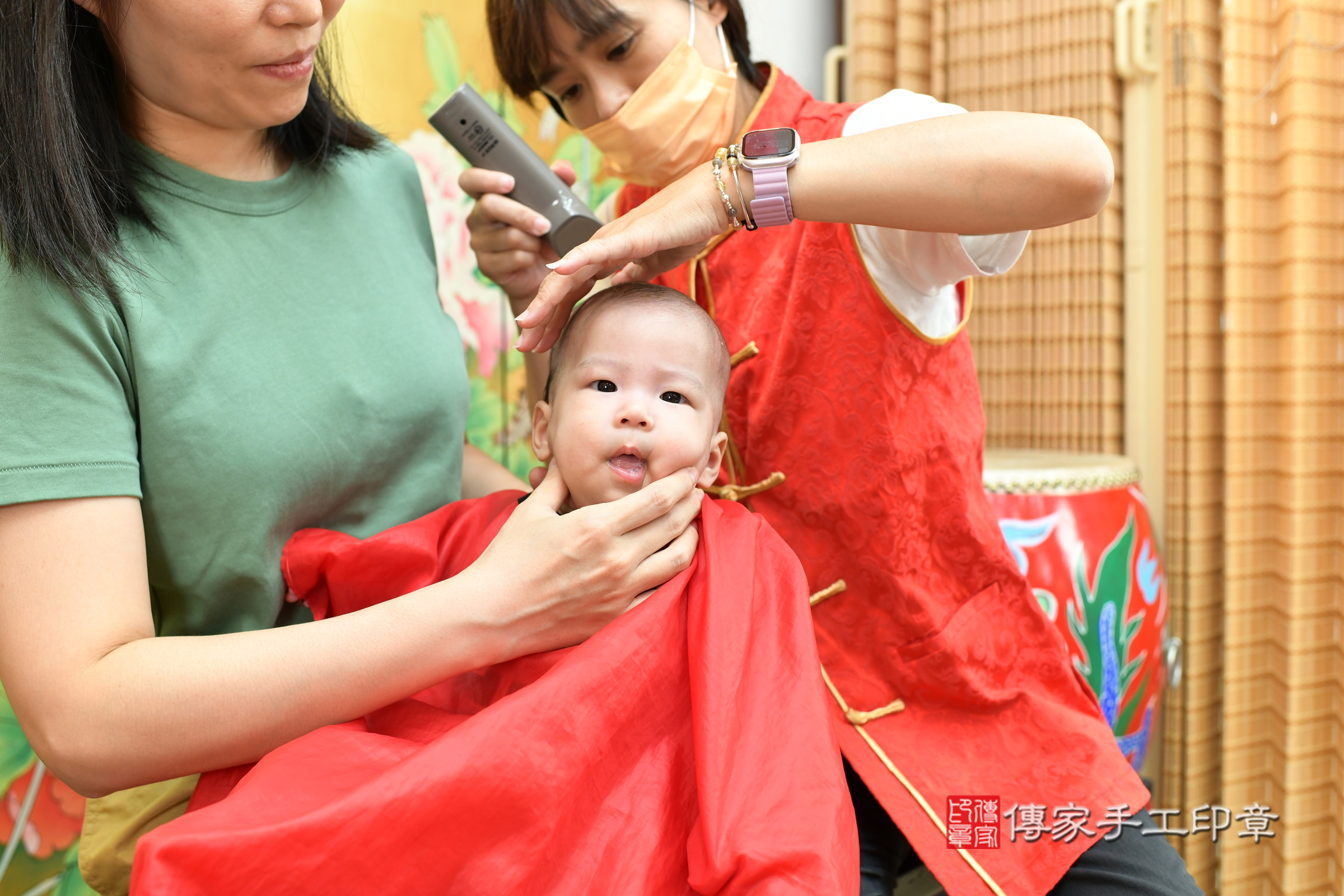 小珈寶寶(台北市大同區嬰兒寶寶滿月剃頭理髮、嬰兒剃胎毛儀式吉祥話)。中國風會場，爸媽寶貝穿「日中韓」古裝禮服。專業拍照、證書。★購買「臍帶章、肚臍章、胎毛筆刷印章」贈送：剃頭、收涎、抓周，三選一。2024.6.14，照片15