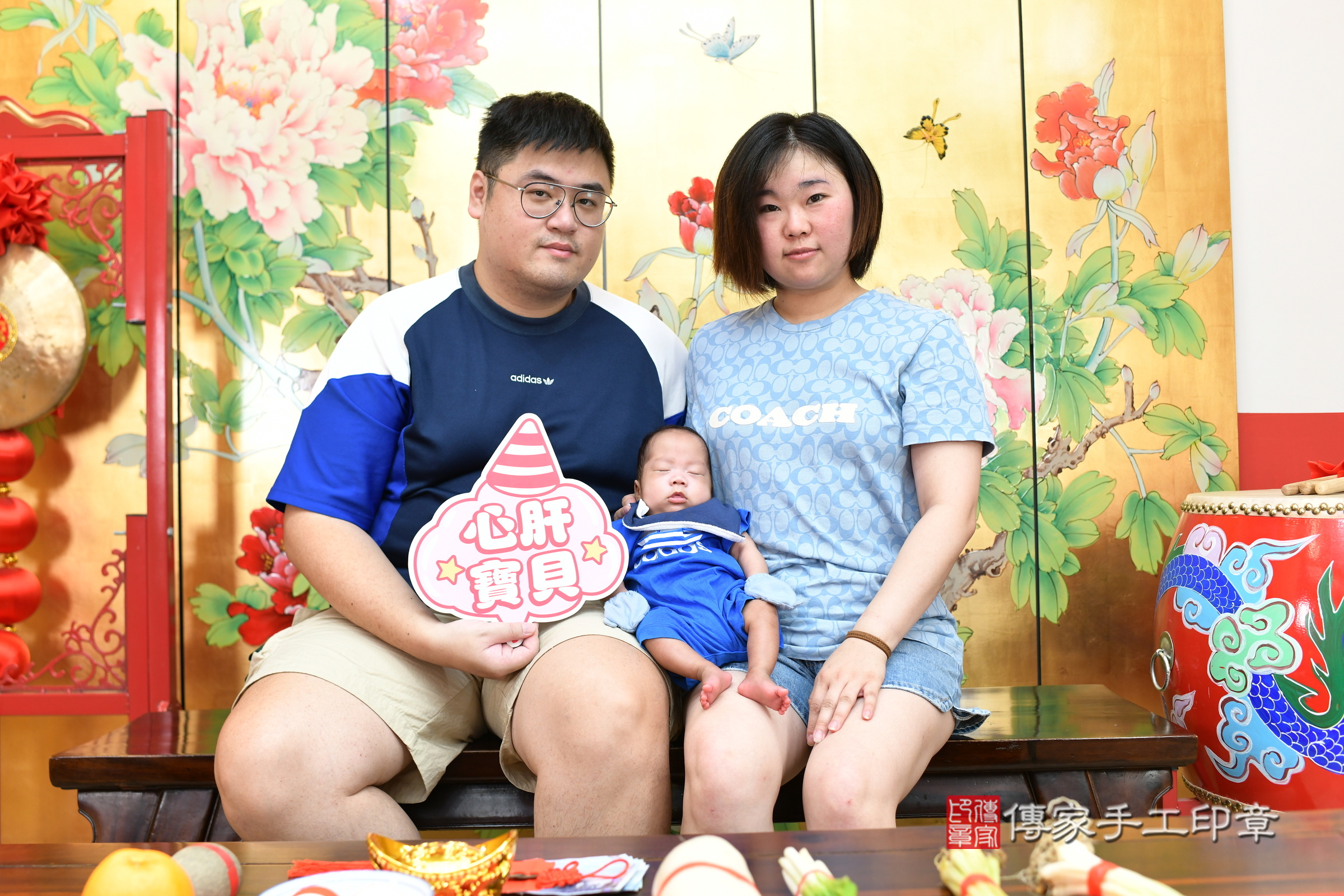 小睿寶寶(台北市大同區嬰兒寶寶滿月剃頭理髮、嬰兒剃胎毛儀式吉祥話)。中國風會場，爸媽寶貝穿「日中韓」古裝禮服。專業拍照、證書。★購買「臍帶章、肚臍章、胎毛筆刷印章」贈送：剃頭、收涎、抓周，三選一。2024.6.16，照片1