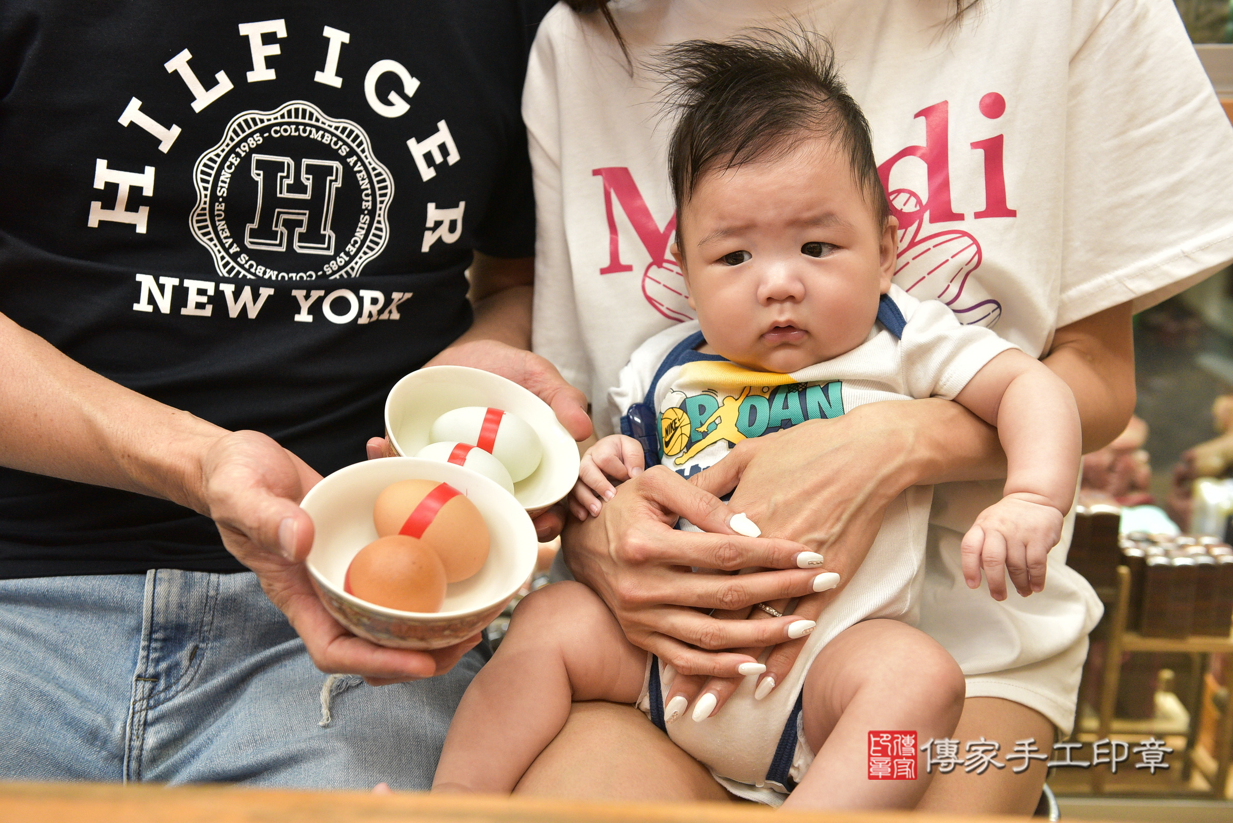 小翰寶寶(新北市永和區嬰兒寶寶滿月剃頭理髮、嬰兒剃胎毛儀式吉祥話)。中國風會場，爸媽寶貝穿「日中韓」古裝禮服。專業拍照、證書。★購買「臍帶章、肚臍章、胎毛筆刷印章」贈送：剃頭、收涎、抓周，三選一。2024.6.19，照片3