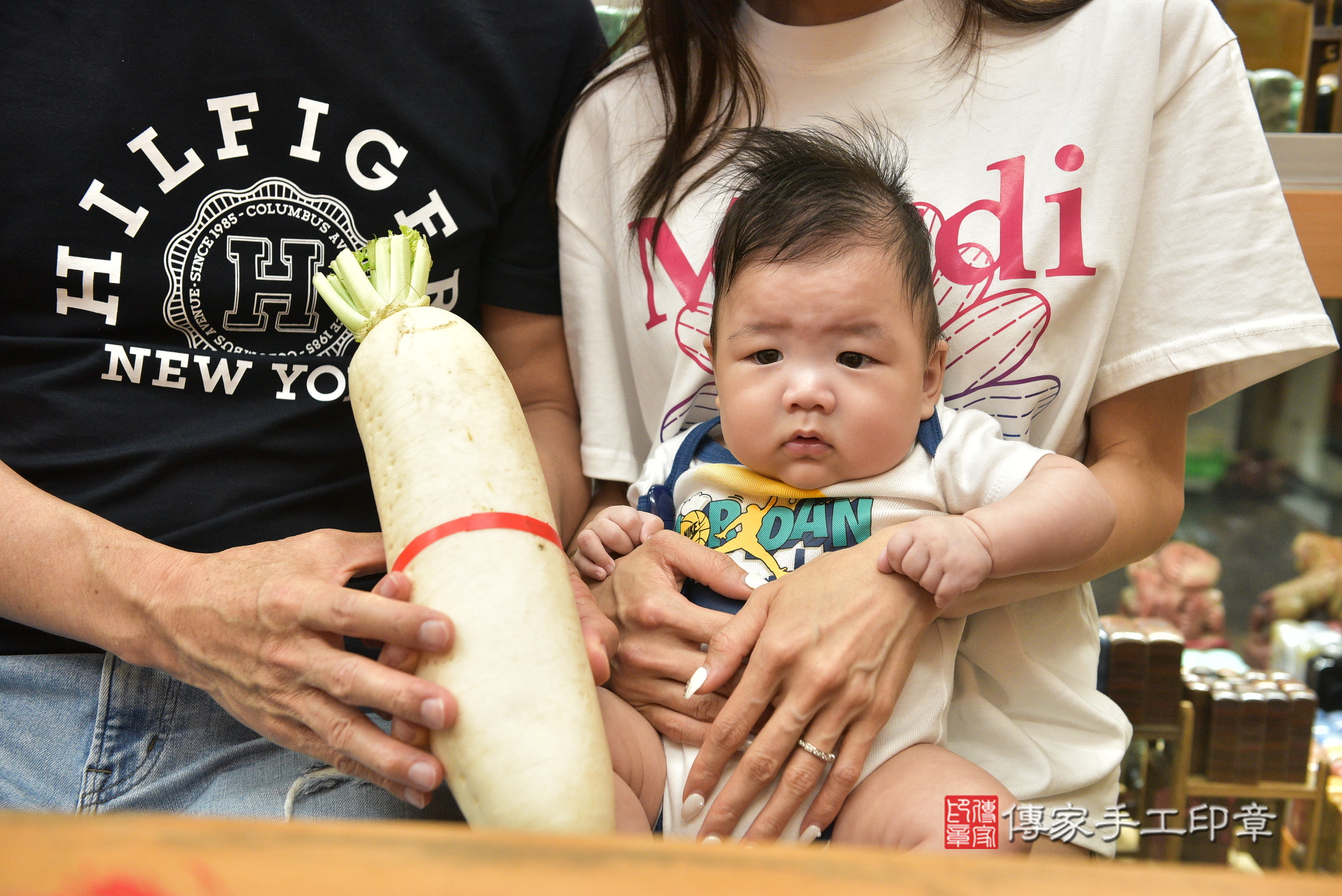 小翰寶寶(新北市永和區嬰兒寶寶滿月剃頭理髮、嬰兒剃胎毛儀式吉祥話)。中國風會場，爸媽寶貝穿「日中韓」古裝禮服。專業拍照、證書。★購買「臍帶章、肚臍章、胎毛筆刷印章」贈送：剃頭、收涎、抓周，三選一。2024.6.19，照片7