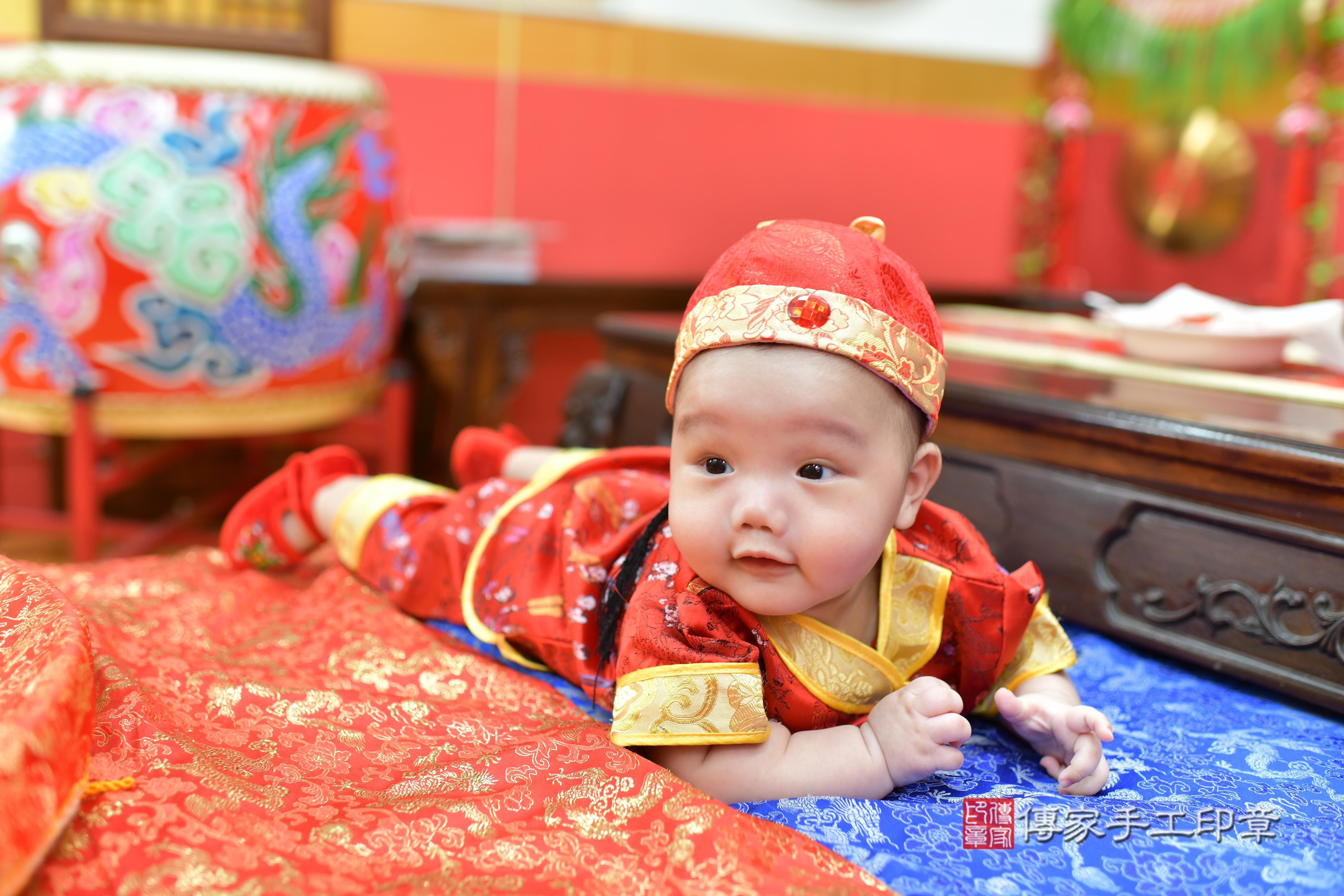 傳家手工印章桃園店、抓周、度脺、中國風會場、傳家嬰兒古禮、吉祥話、抓周道具物品24種、拍照。抓周證書。寶寶抓周、滿周歲、生日快樂、祝福