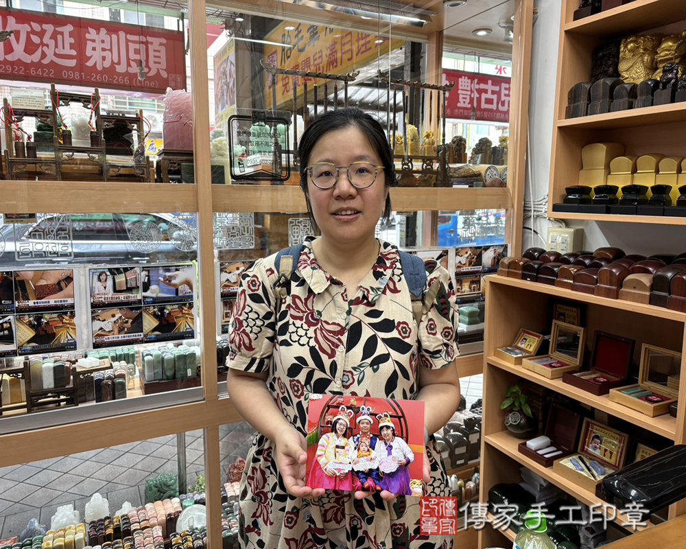 新北市中和區承承寶貝抓周推薦：傳家新北店抓周度脺中國風會場，嬰兒古禮抓周流程儀式吉祥話、抓周道具物品24種、拍照。抓周證書。2024.06.13