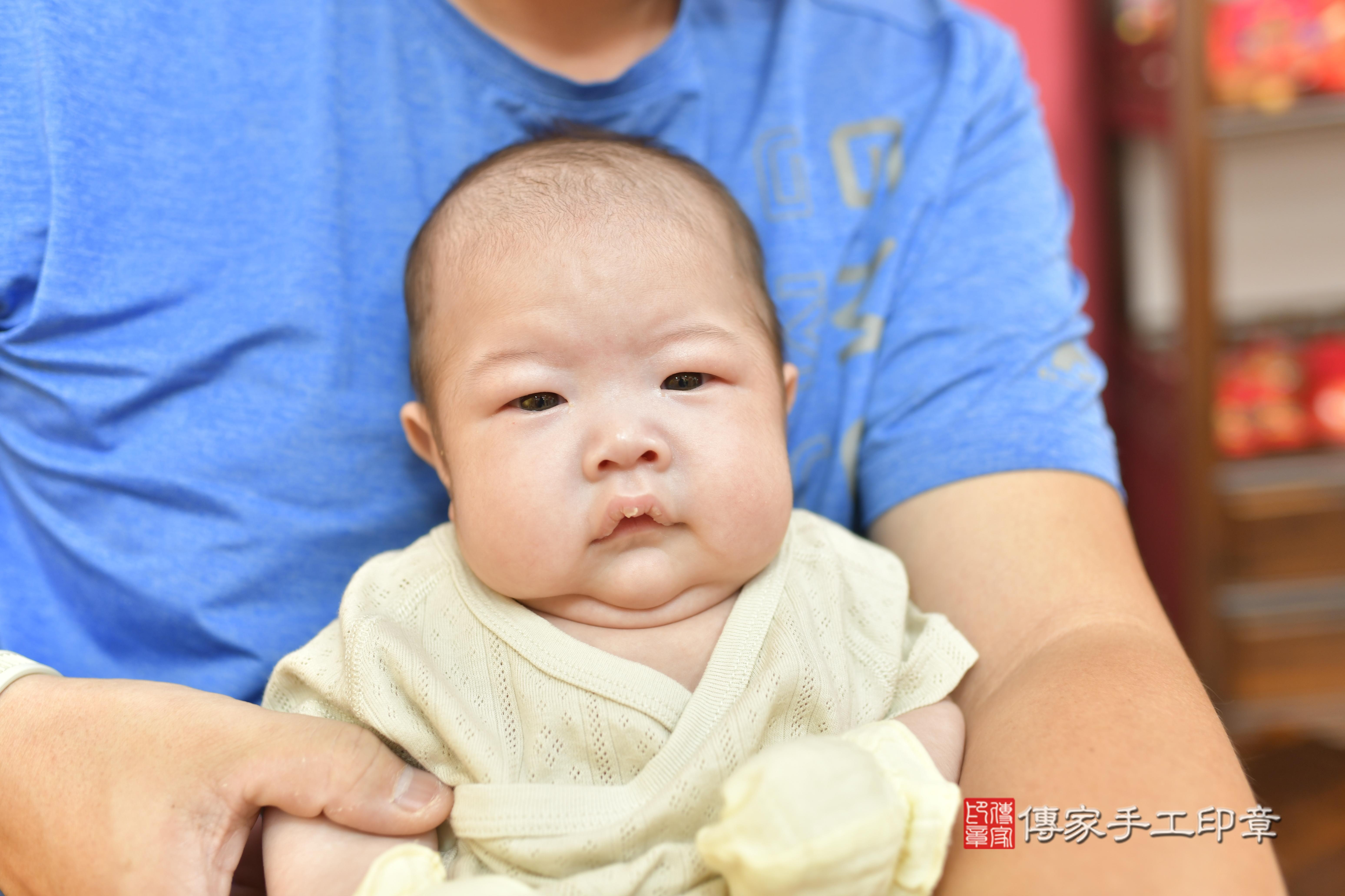 傳家手工印章新竹店、抓周、度脺、中國風會場、傳家嬰兒古禮、吉祥話、抓周道具物品24種、拍照。抓周證書。寶寶抓周、滿周歲、生日快樂、祝福