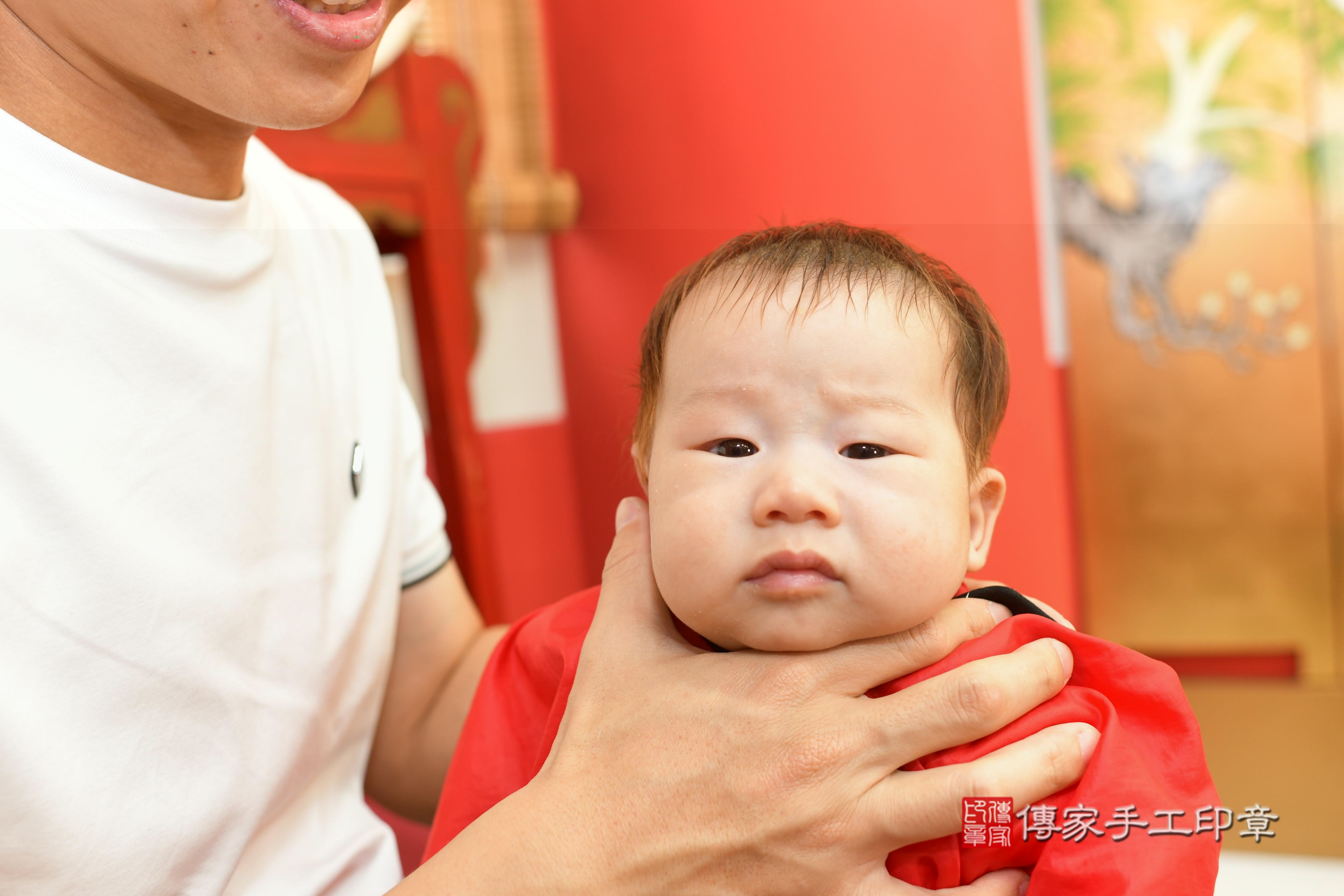 傳家手工印章高雄店、抓周、度脺、中國風會場、傳家嬰兒古禮、吉祥話、抓周道具物品24種、拍照。抓周證書。寶寶抓周、滿周歲、生日快樂、祝福