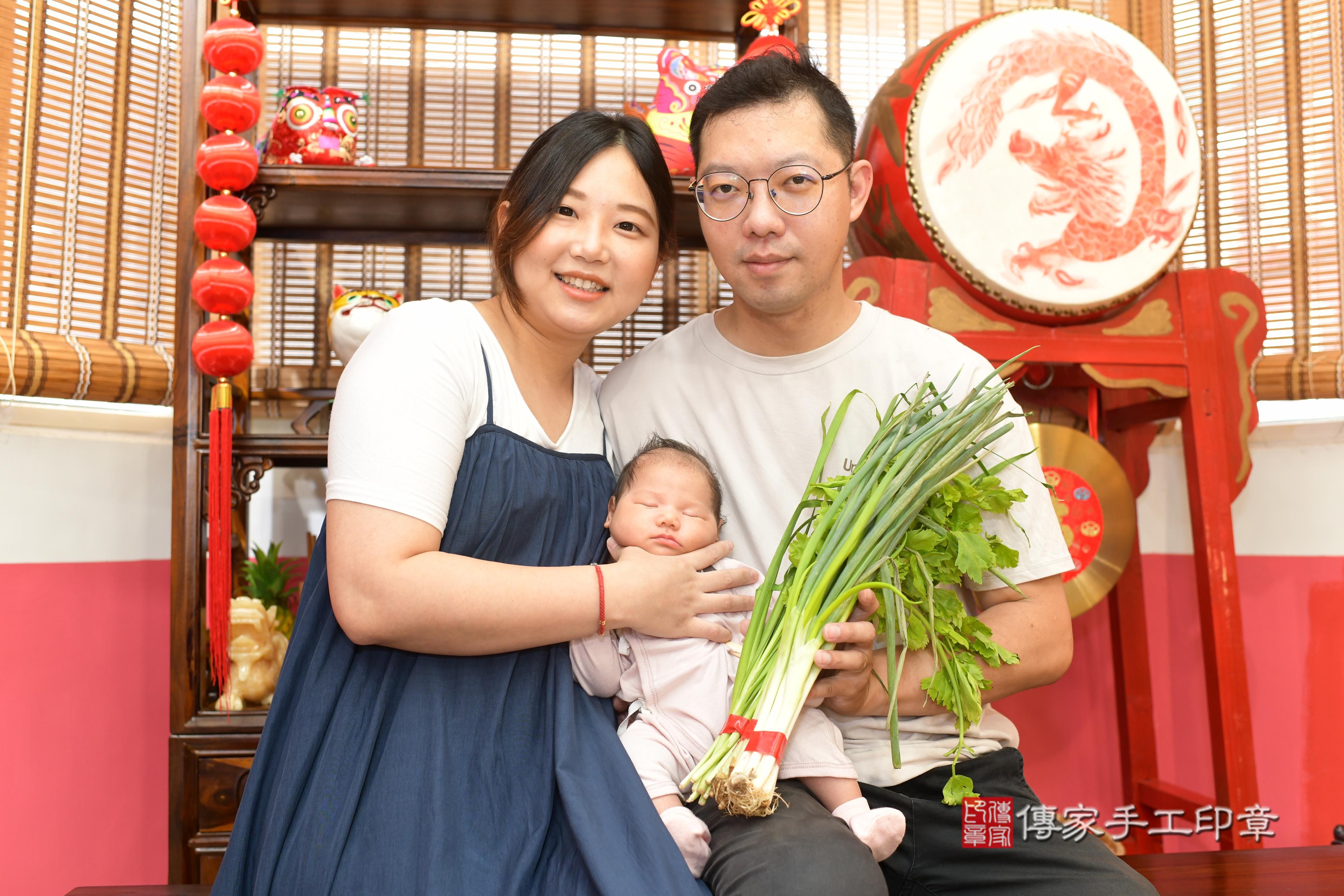 傳家手工印章高雄店、抓周、度脺、中國風會場、傳家嬰兒古禮、吉祥話、抓周道具物品24種、拍照。抓周證書。寶寶抓周、滿周歲、生日快樂、祝福