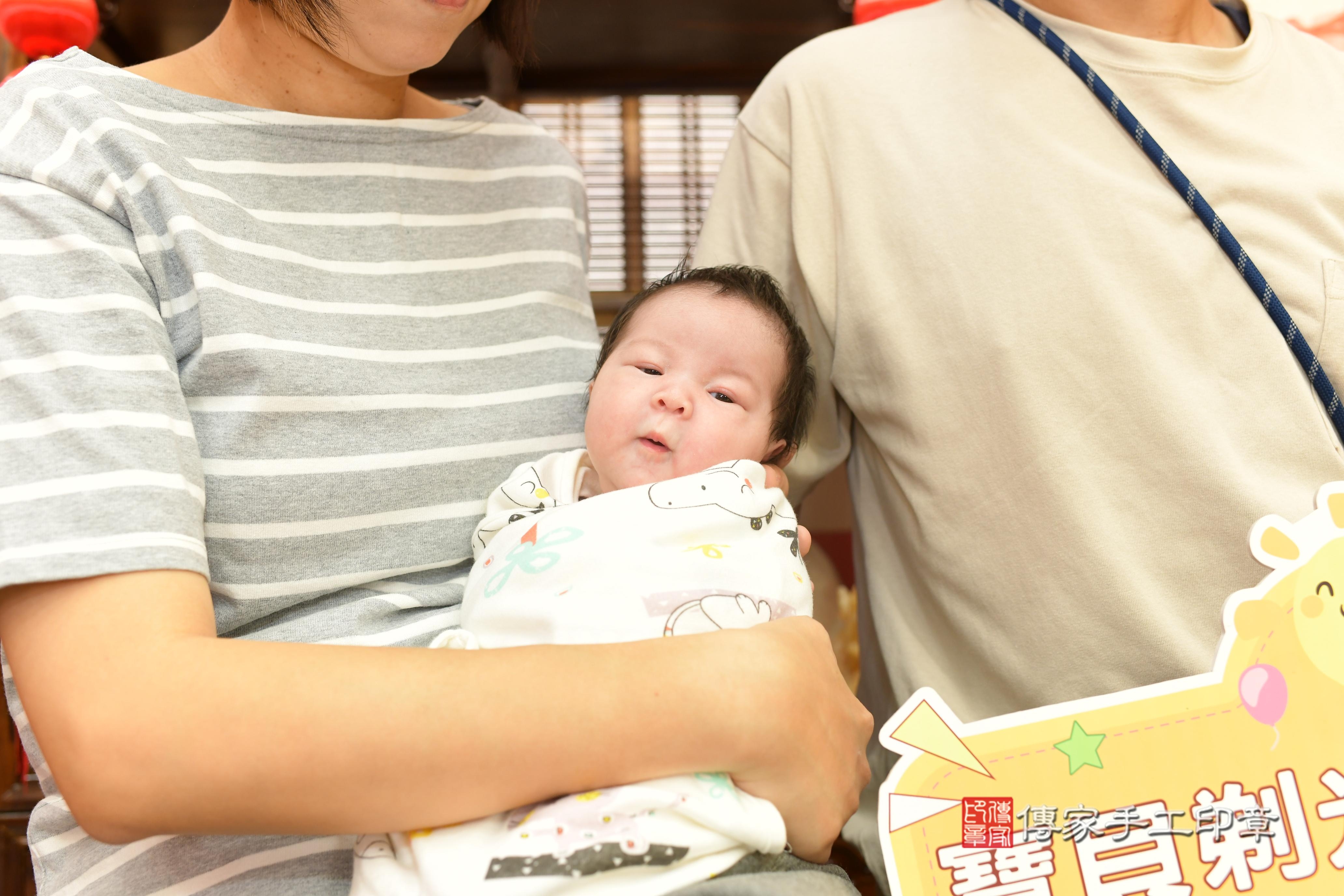 傳家手工印章高雄店、抓周、度脺、中國風會場、傳家嬰兒古禮、吉祥話、抓周道具物品24種、拍照。抓周證書。寶寶抓周、滿周歲、生日快樂、祝福