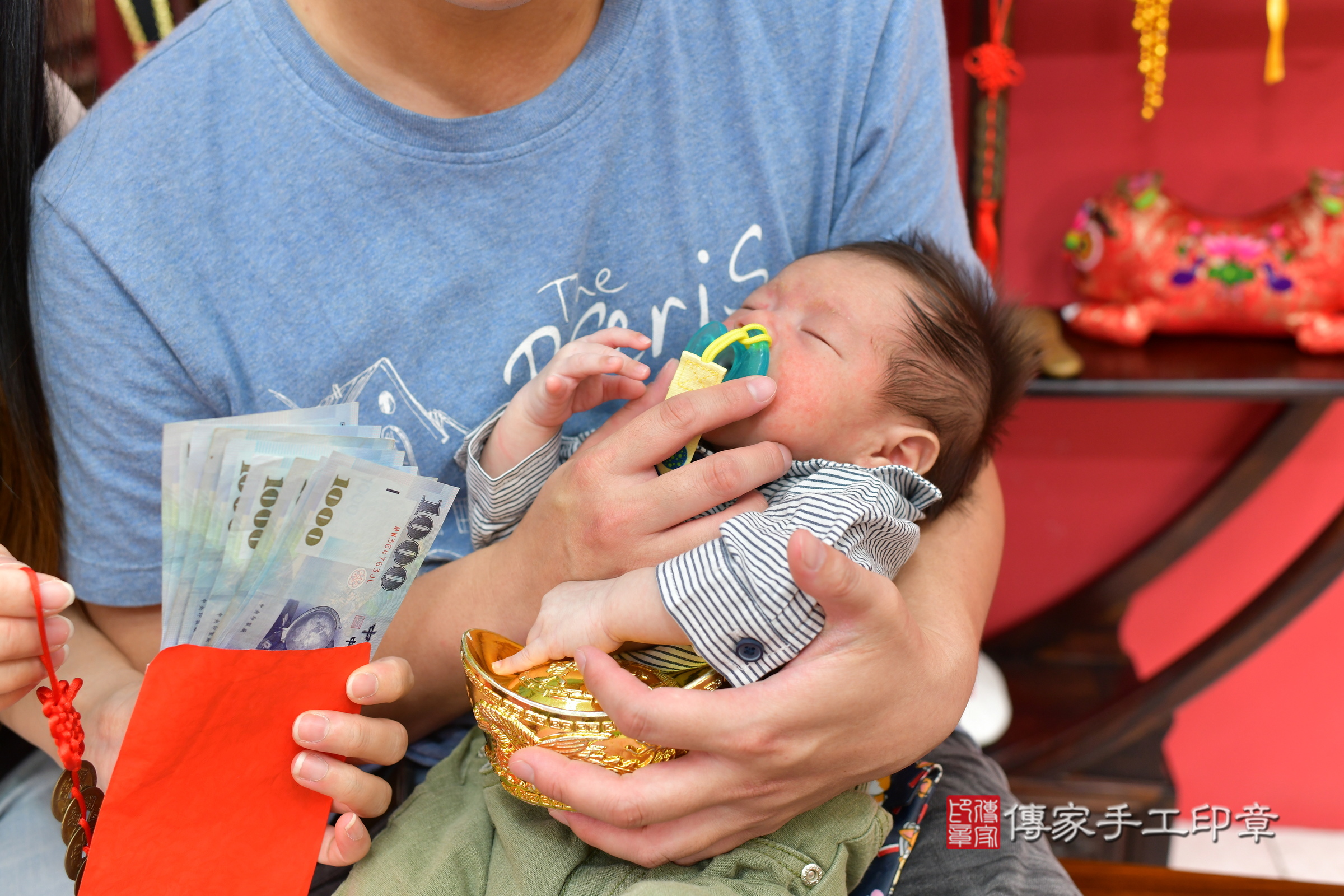 小荃寶寶(台中市北區嬰兒寶寶滿月剃頭理髮、嬰兒剃胎毛儀式吉祥話)。中國風會場，爸媽寶貝穿「日中韓」古裝禮服。專業拍照、證書。★購買「臍帶章、肚臍章、胎毛筆刷印章」贈送：剃頭、收涎、抓周，三選一。2024.5.25，照片8