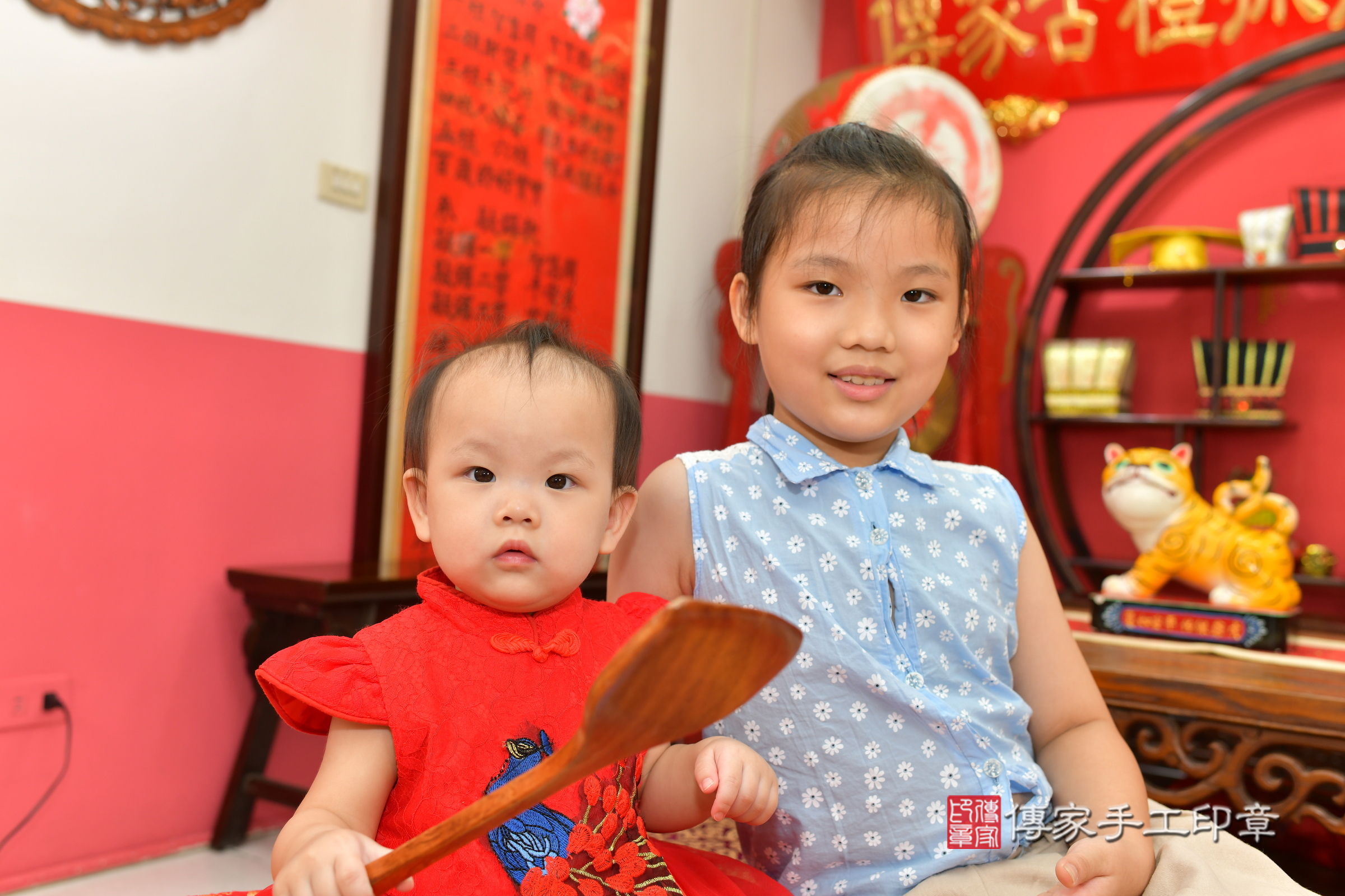 台中市北區芮芮寶寶抓周推薦：傳家台中店抓周度脺中國風會場，嬰兒古禮抓周流程儀式吉祥話、抓周道具物品24種、拍照。抓周證書。2024.5.9，照片5