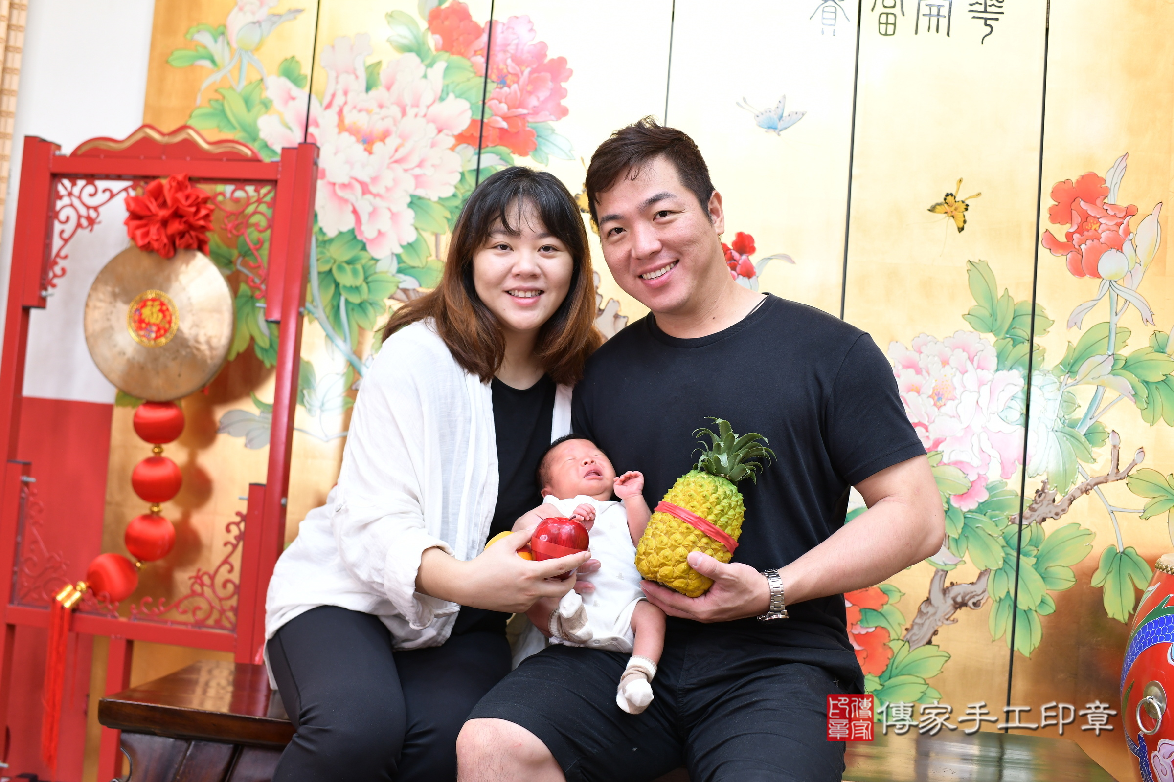 元元寶寶(台北市大同區嬰兒寶寶滿月剃頭理髮、嬰兒剃胎毛儀式吉祥話)。中國風會場，爸媽寶貝穿「日中韓」古裝禮服。專業拍照、證書。★購買「臍帶章、肚臍章、胎毛筆刷印章」贈送：剃頭、收涎、抓周，三選一。2024.6.27，照片10