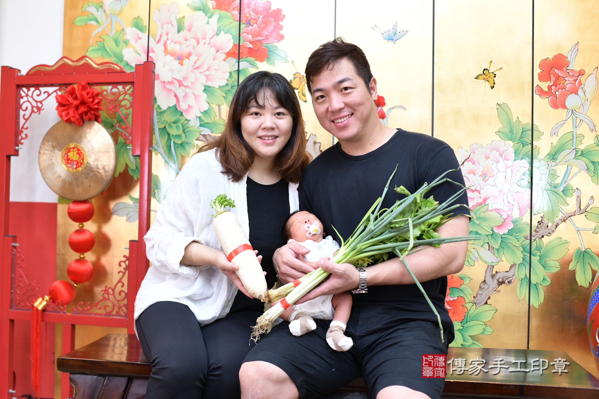 元元寶寶(台北市大同區嬰兒寶寶滿月剃頭理髮、嬰兒剃胎毛儀式吉祥話)。中國風會場，爸媽寶貝穿「日中韓」古裝禮服。專業拍照、證書。★購買「臍帶章、肚臍章、胎毛筆刷印章」贈送：剃頭、收涎、抓周，三選一。2024.6.27，照片8