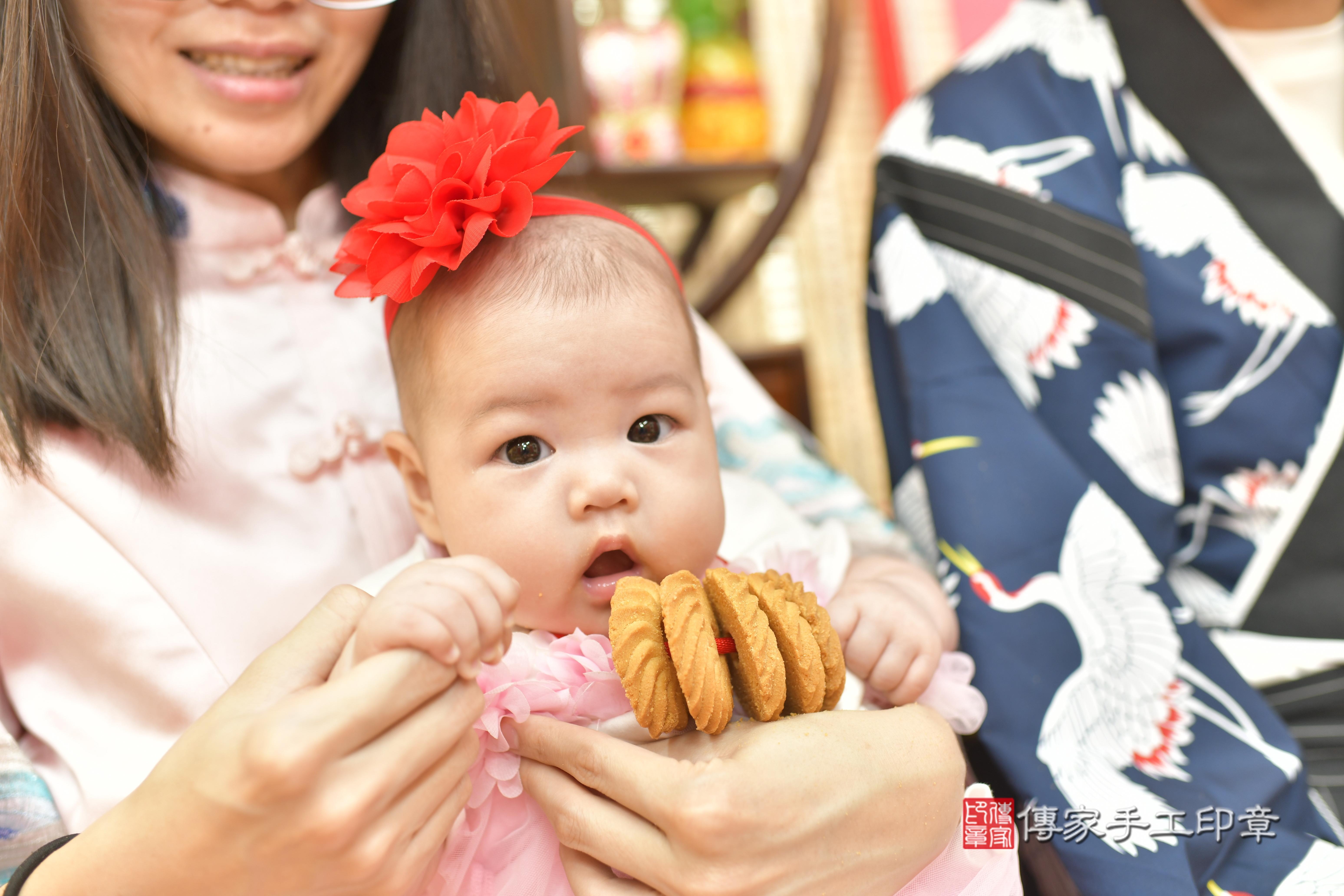 傳家手工印章新竹店、抓周、度脺、中國風會場、傳家嬰兒古禮、吉祥話、抓周道具物品24種、拍照。抓周證書。寶寶抓周、滿周歲、生日快樂、祝福