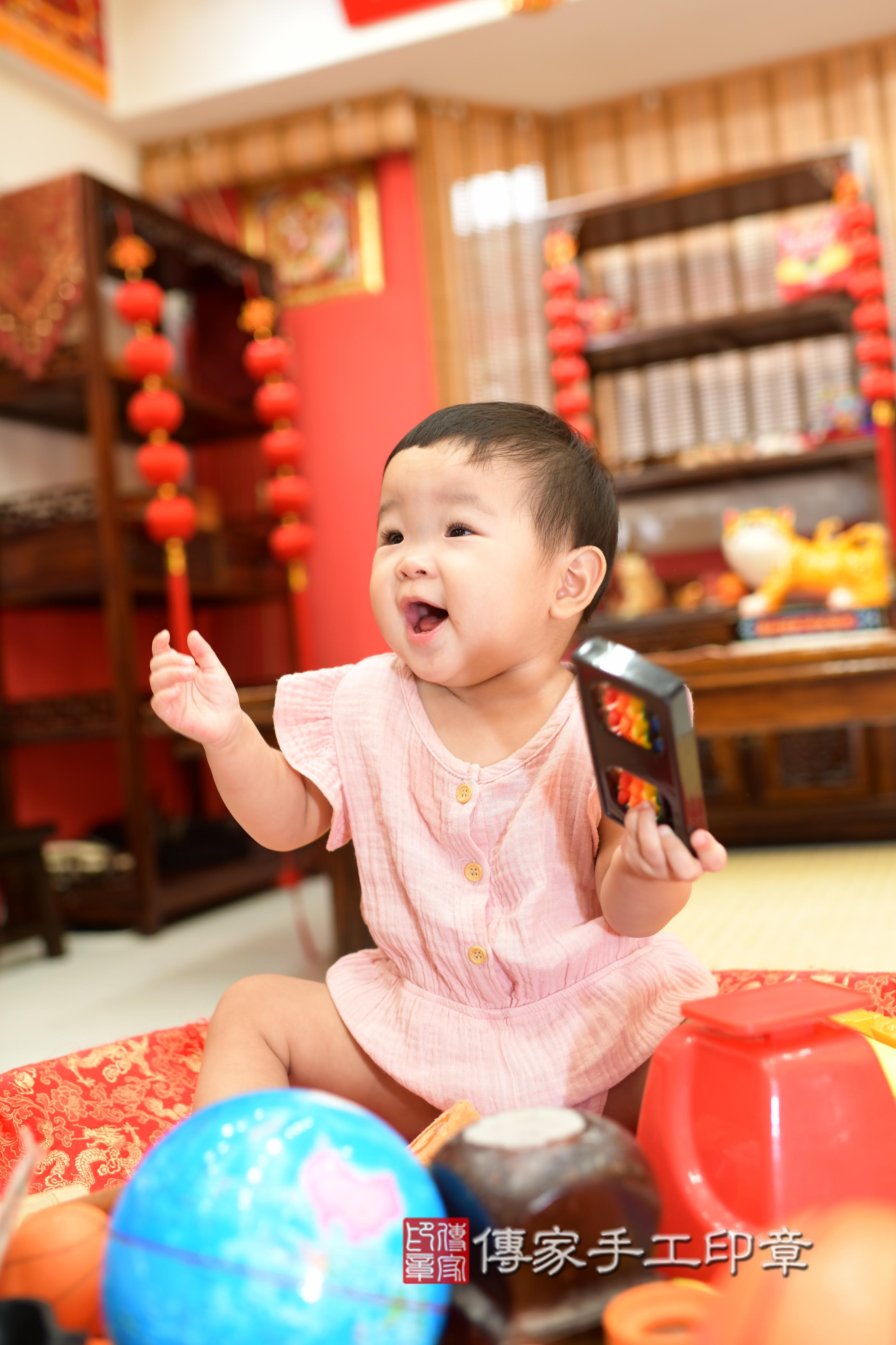 傳家手工印章高雄店、抓周、度脺、中國風會場、傳家嬰兒古禮、吉祥話、抓周道具物品24種、拍照。抓周證書。寶寶抓周、滿周歲、生日快樂、祝福