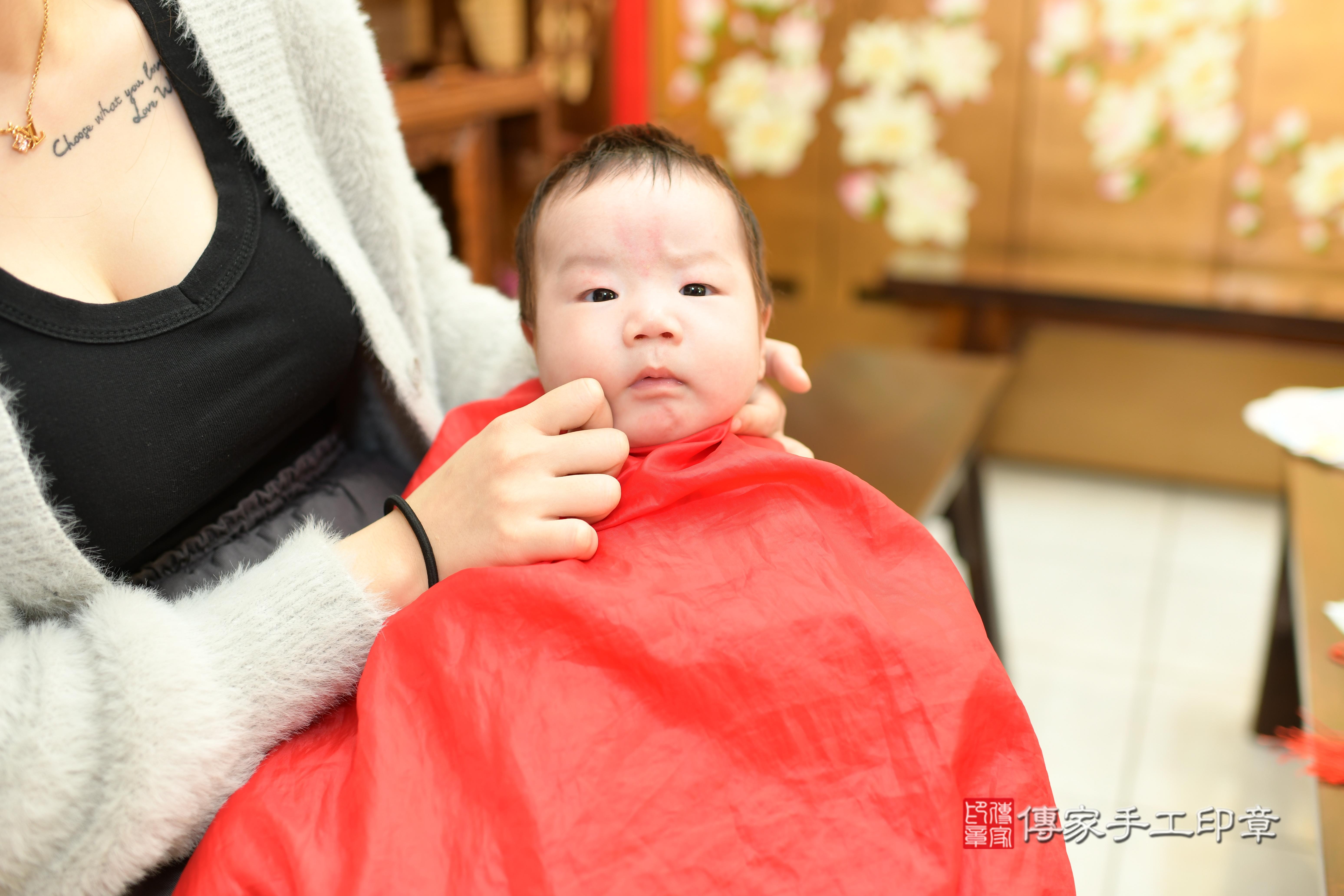 傳家手工印章台南店、抓周、度脺、中國風會場、傳家嬰兒古禮、吉祥話、抓周道具物品24種、拍照。抓周證書。寶寶抓周、滿周歲、生日快樂、祝福