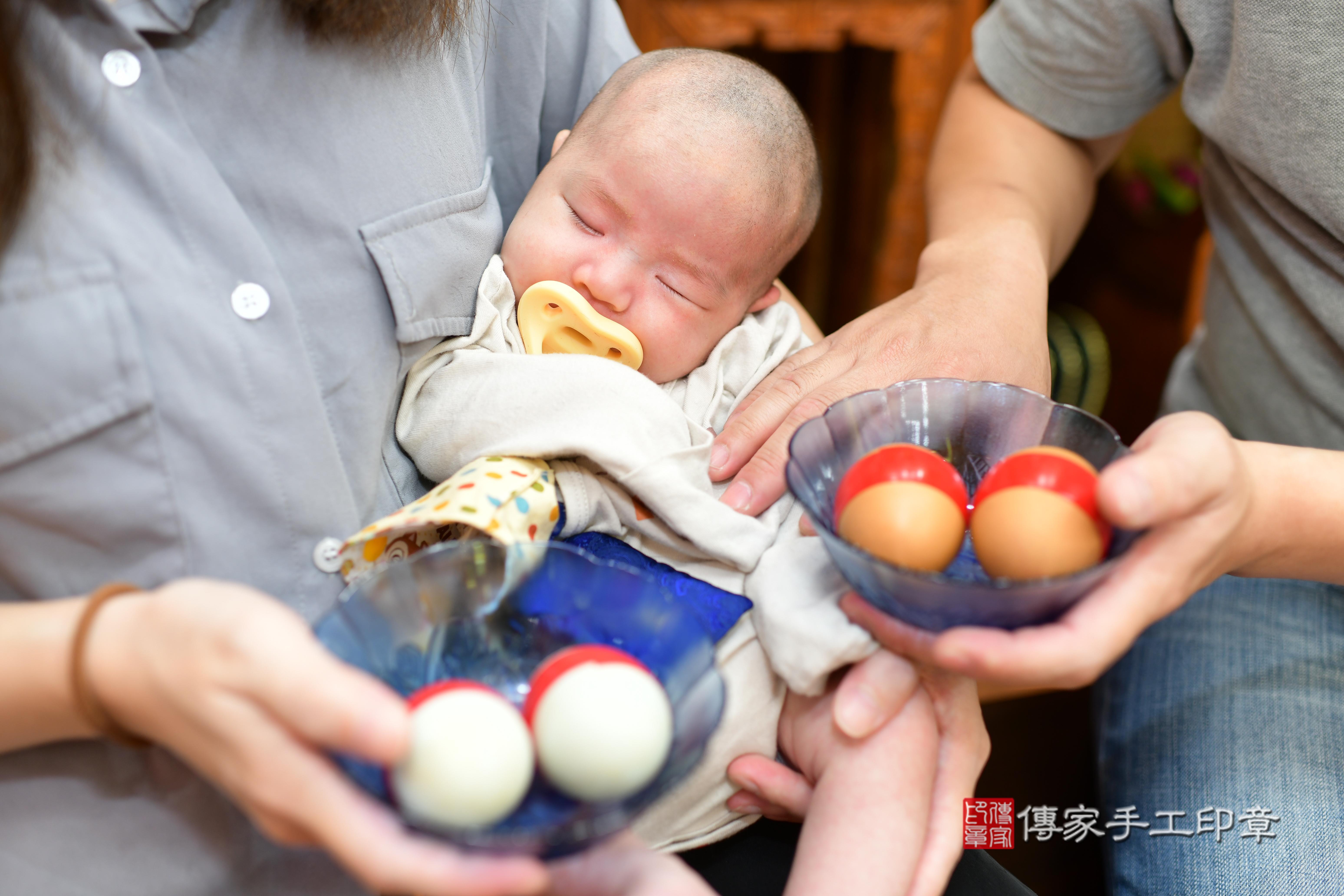 傳家手工印章台南店、抓周、度脺、中國風會場、傳家嬰兒古禮、吉祥話、抓周道具物品24種、拍照。抓周證書。寶寶抓周、滿周歲、生日快樂、祝福