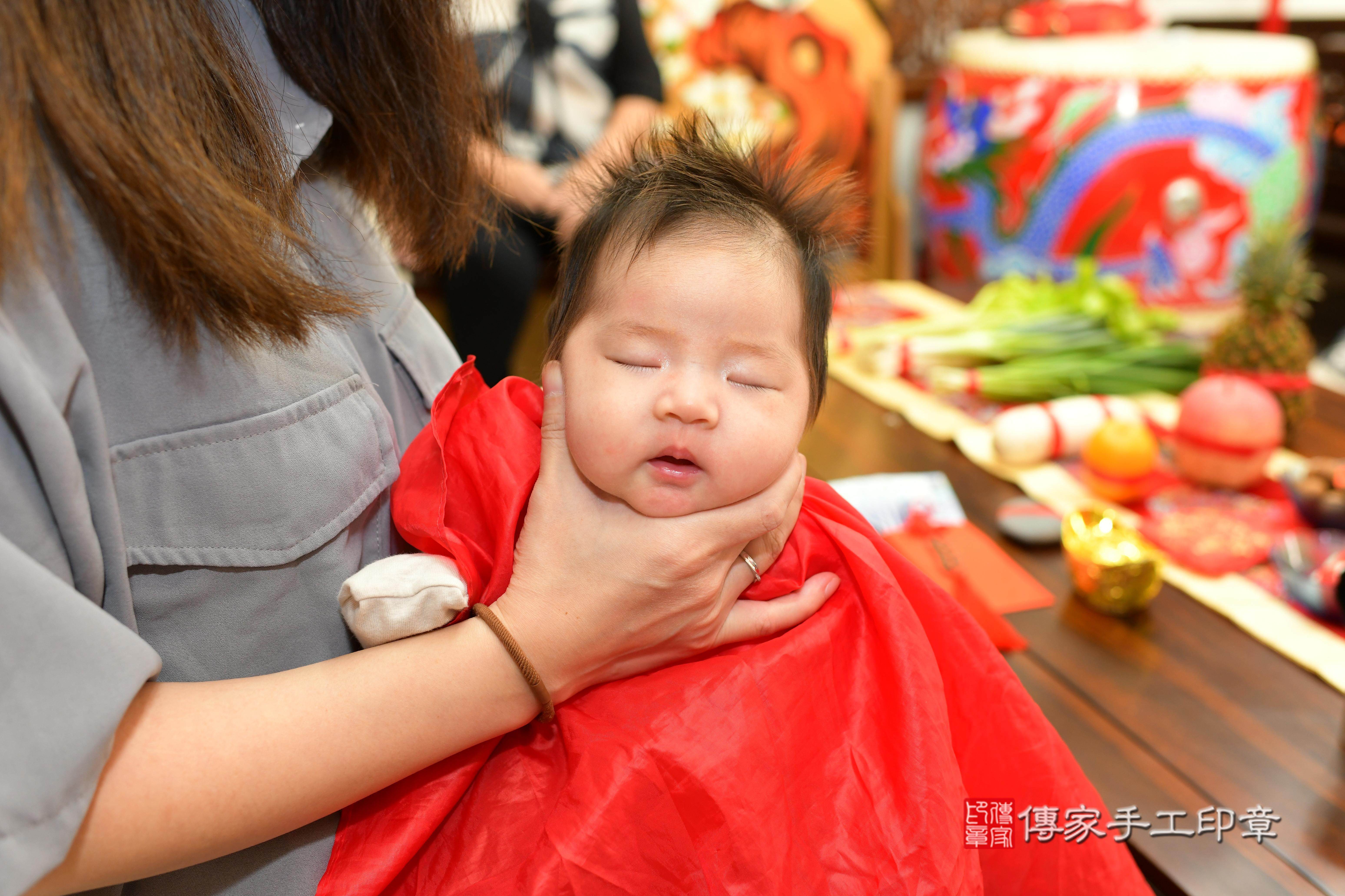 傳家手工印章台南店、抓周、度脺、中國風會場、傳家嬰兒古禮、吉祥話、抓周道具物品24種、拍照。抓周證書。寶寶抓周、滿周歲、生日快樂、祝福